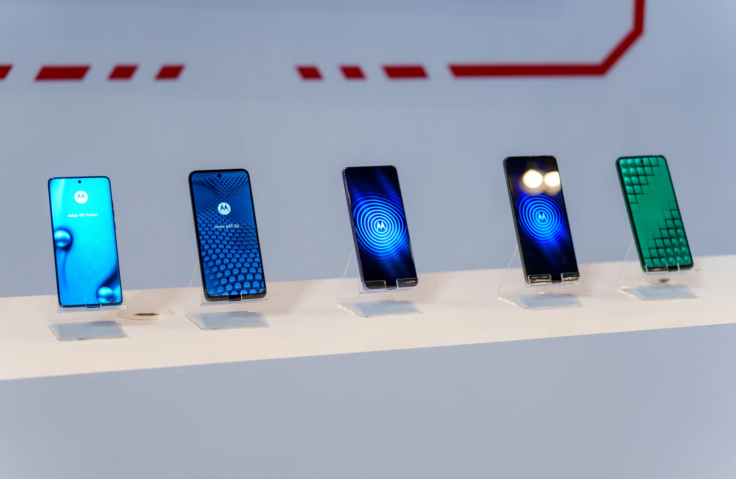 Trở lại đầy ấn tượng: Motorola ra mắt 5 mẫu smartphone mới tại Việt Nam, khẳng định vị thế toàn cầu