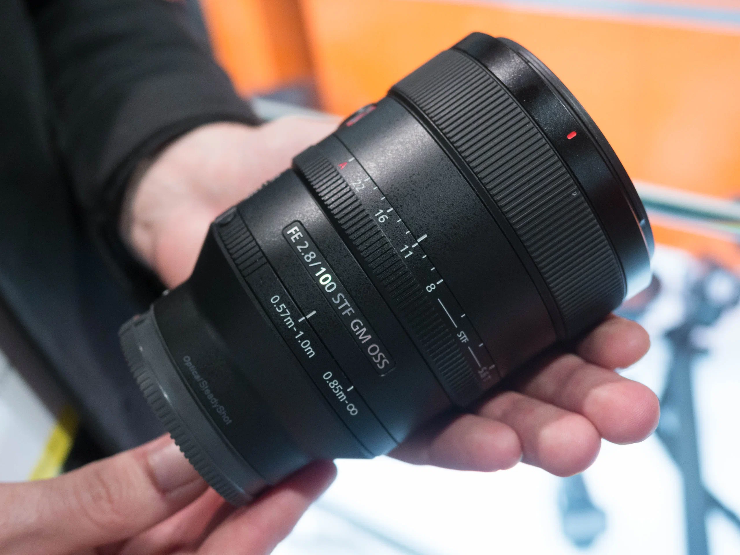 Giải mã toàn bộ ký hiệu trên ống kính Sony: FE, E, G, GM, ZA là gì?