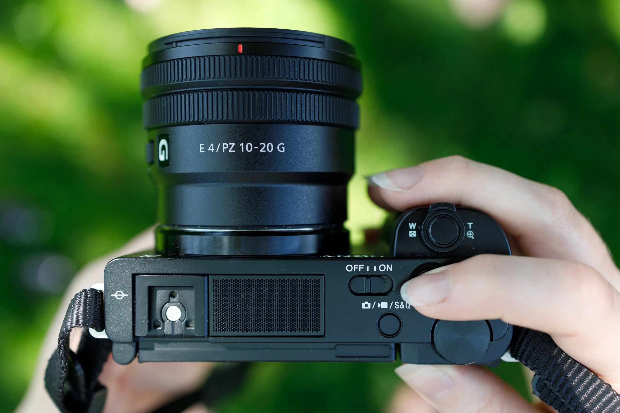 Giải mã toàn bộ ký hiệu trên ống kính Sony: FE, E, G, GM, ZA là gì?