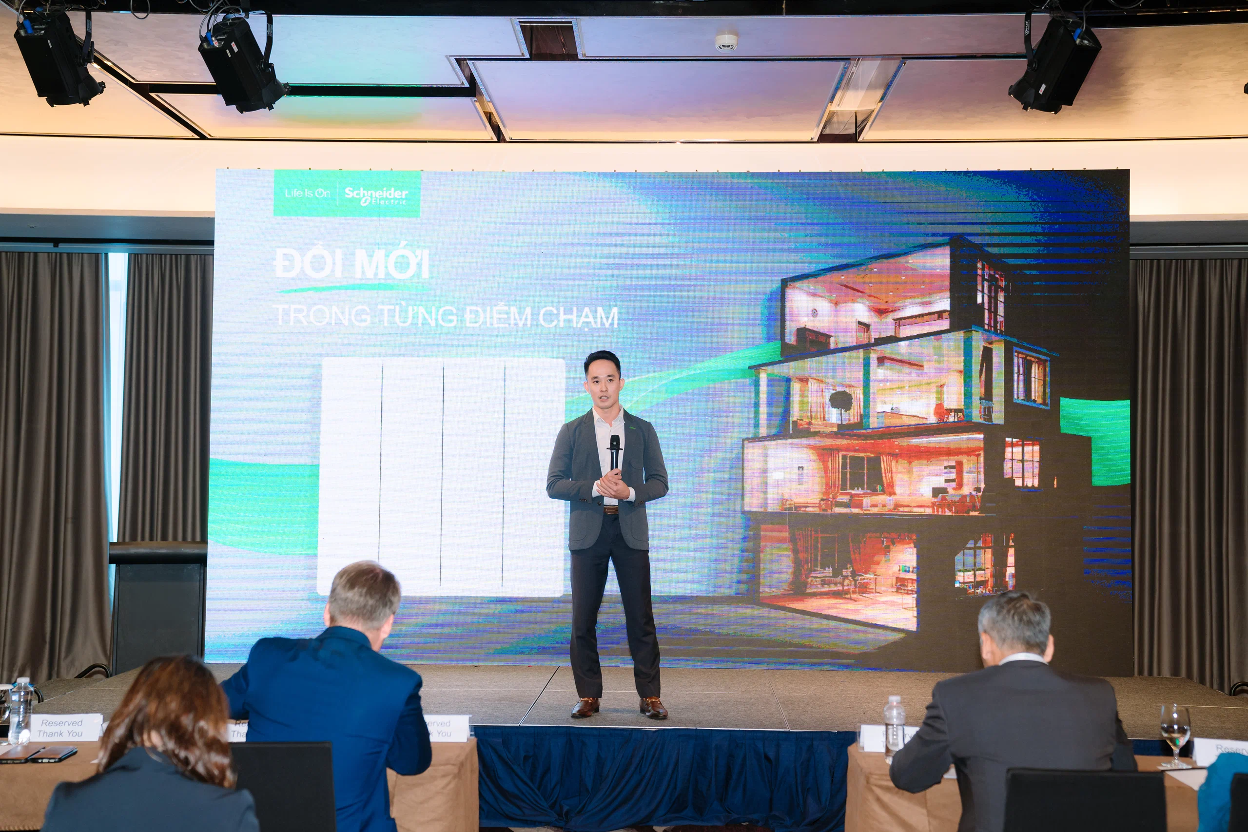 Schneider Electric giới thiệu Vivace E - Dòng công tắc mới tập trung vào trải nghiệm và thiết kế tối giản