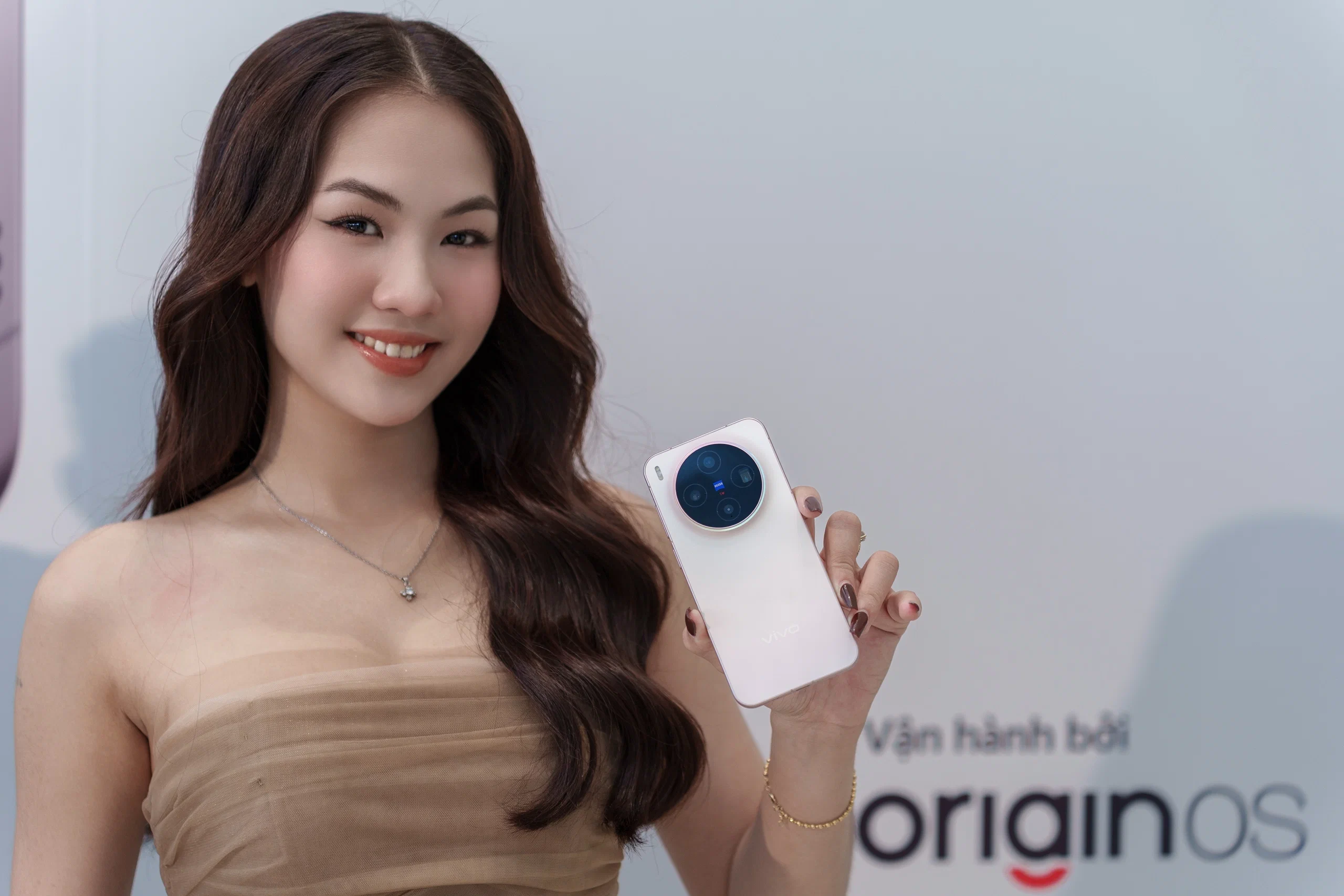 vivo X300 Series ra mắt tại Việt Nam với camera ZEISS 200MP, dẫn đầu kỷ nguyên nhiếp ảnh di động