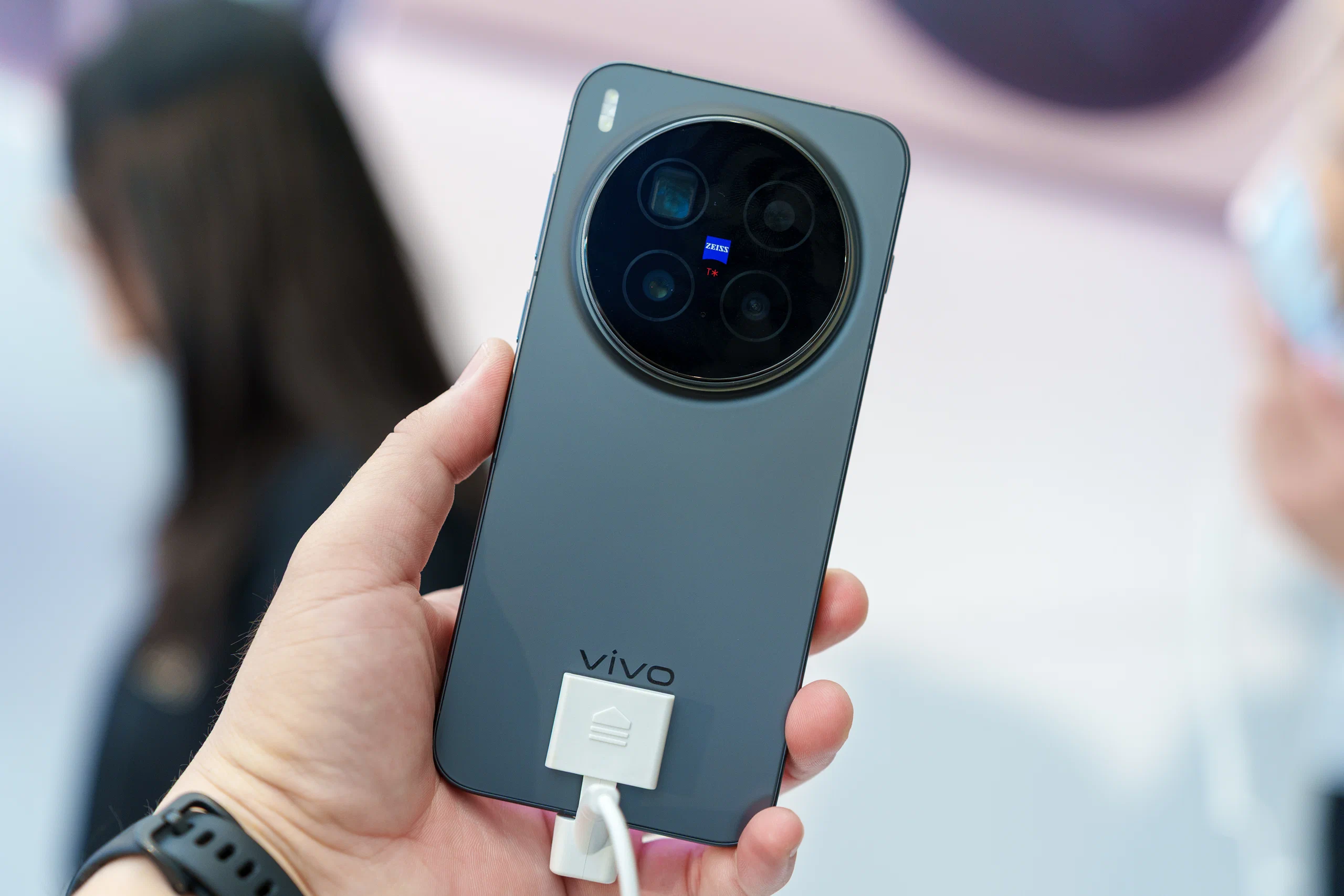 vivo X300 Series ra mắt tại Việt Nam với camera ZEISS 200MP, dẫn đầu kỷ nguyên nhiếp ảnh di động