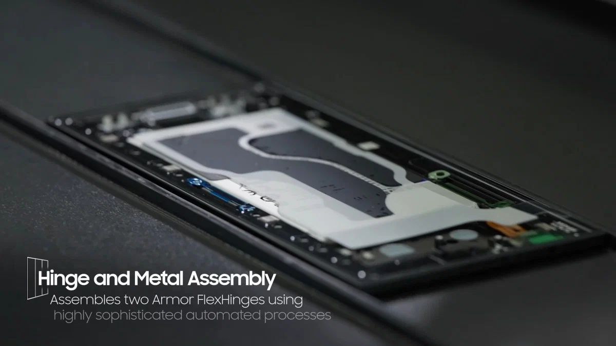 Samsung chia sẻ video hậu trường sản xuất Galaxy Z TriFold với loạt bài kiểm thử khắt khe
