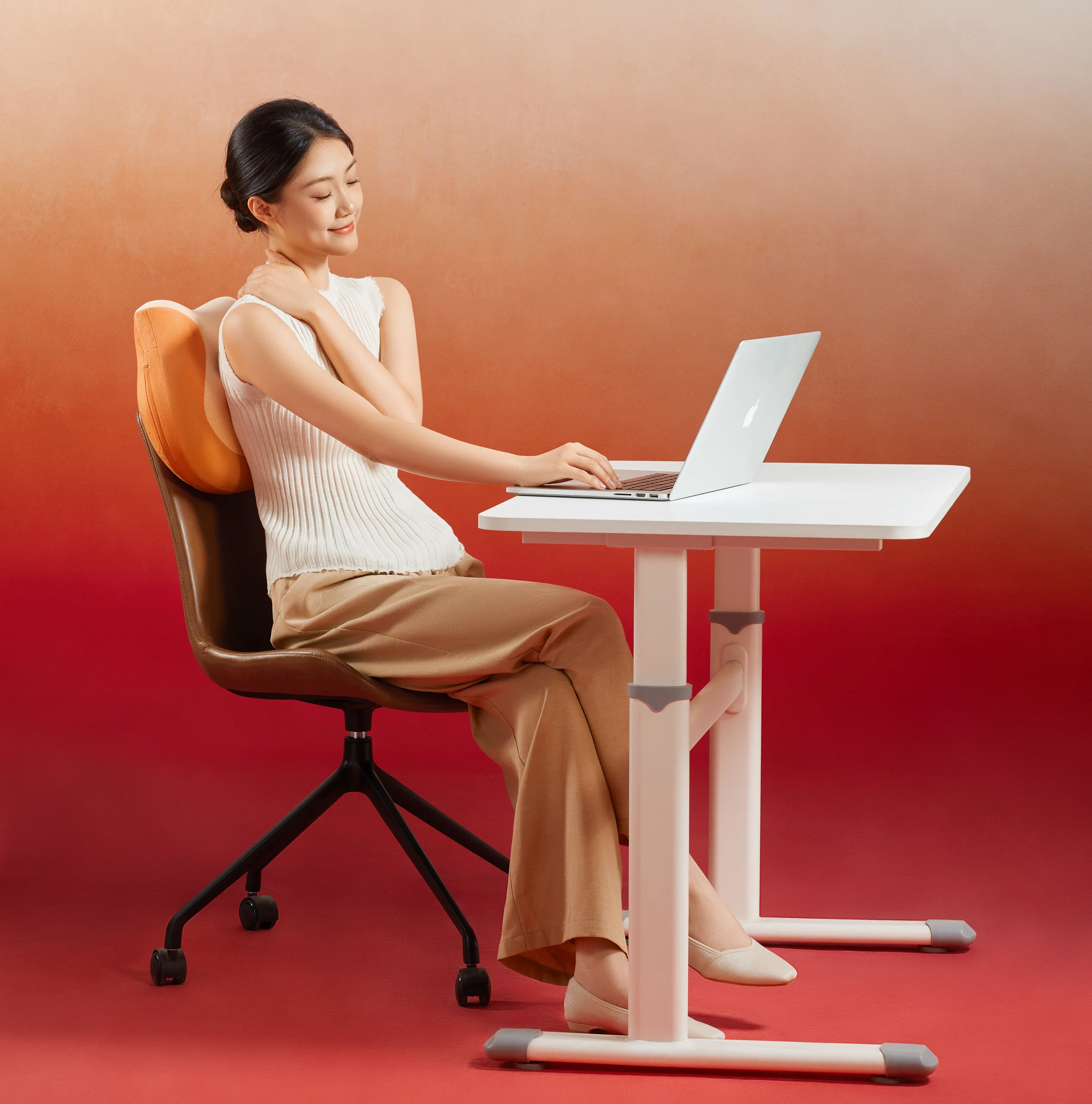 Breo giới thiệu gối massage Back 2F, quà Tết sức khỏe mang biểu tượng Phúc Lộc