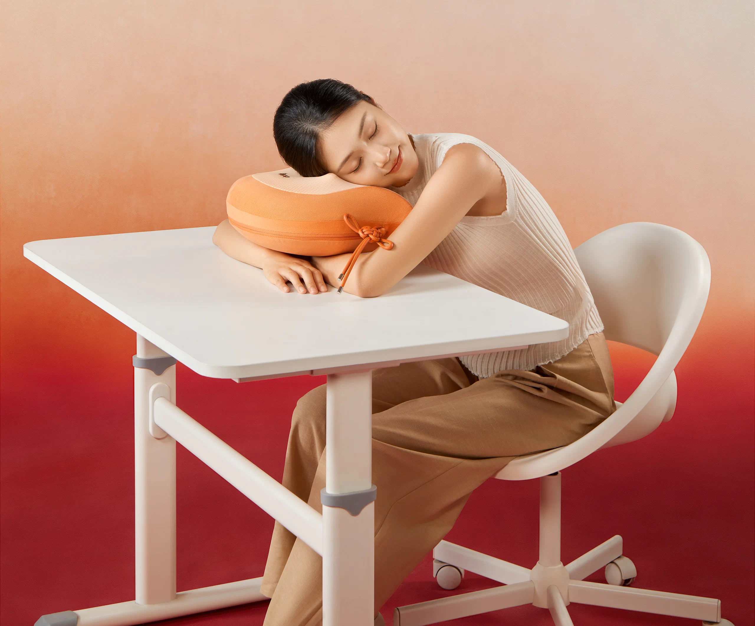 Breo giới thiệu gối massage Back 2F, quà Tết sức khỏe mang biểu tượng Phúc Lộc