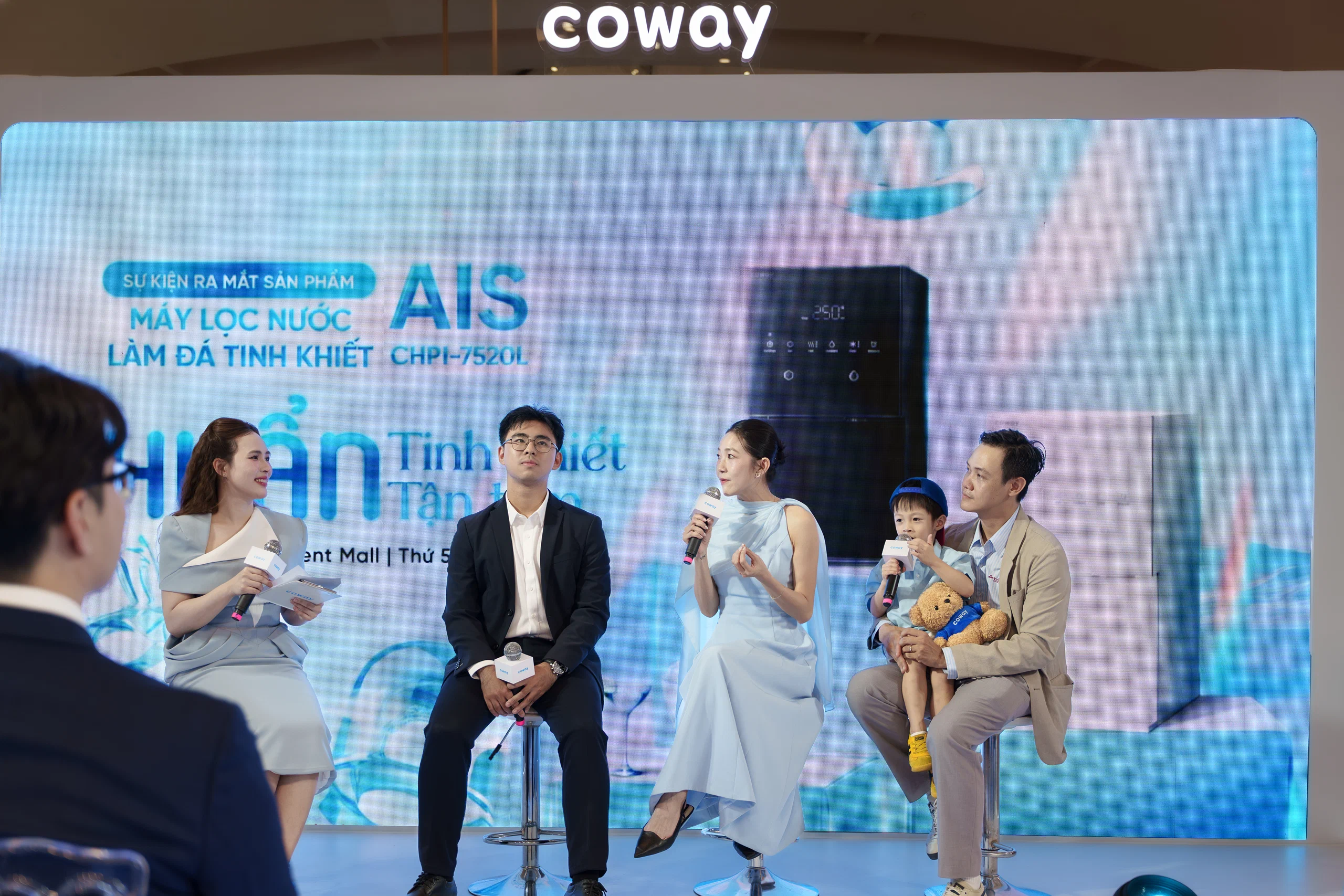 Coway Vina giới thiệu máy lọc nước làm đá khử trùng UV kép đầu tiên của hãng tại Việt Nam