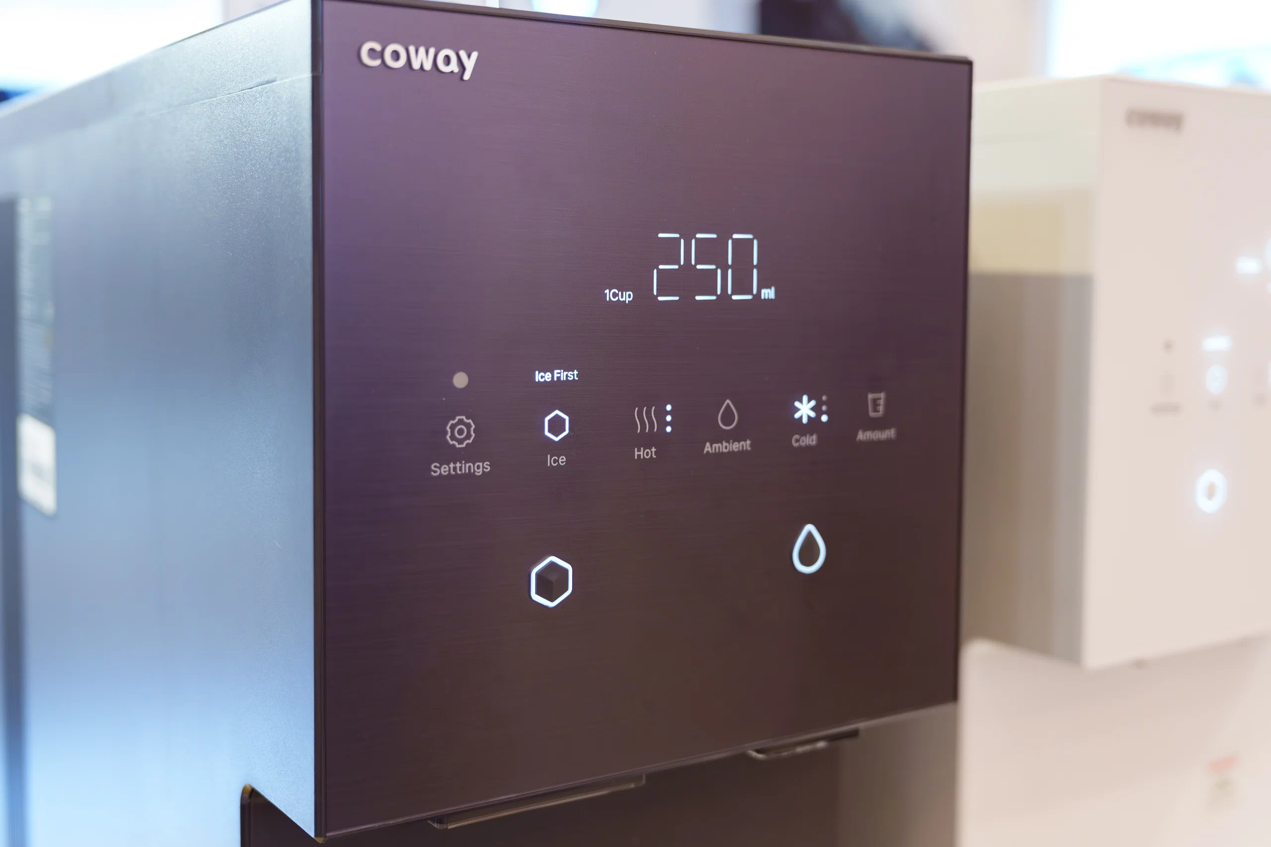 Coway Vina giới thiệu máy lọc nước làm đá khử trùng UV kép đầu tiên của hãng tại Việt Nam