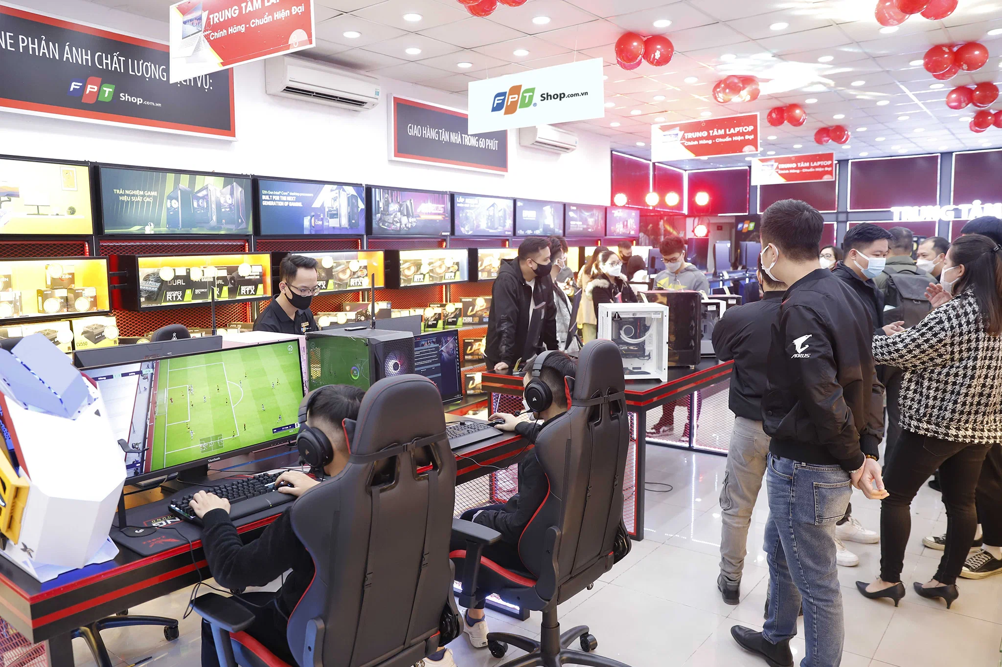 FPT Shop đạt chứng nhận ISO 9001:2015 cho hệ thống lắp ráp PC E-Power