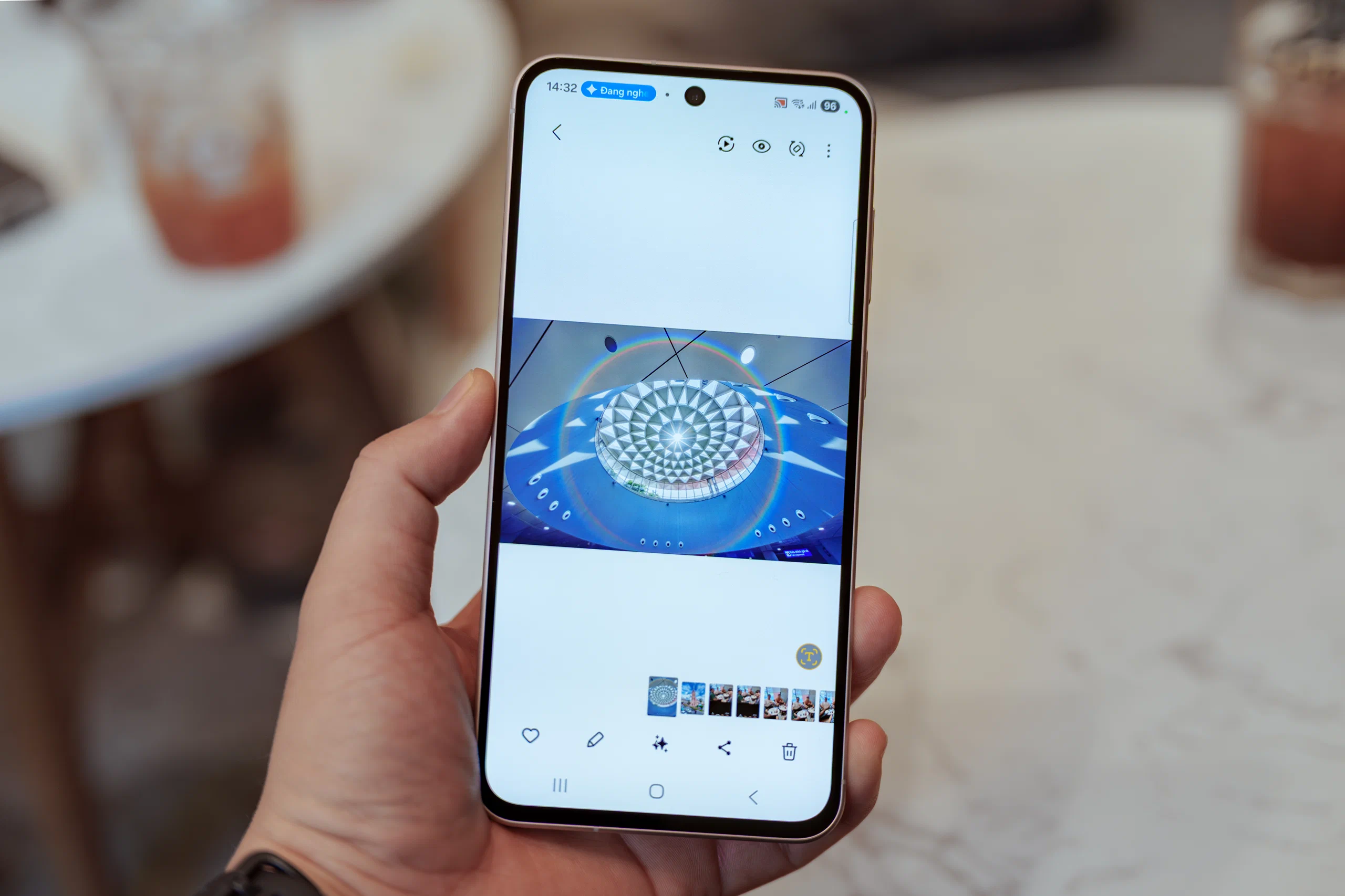 Sau khi sử dụng Galaxy A56 5G, chuẩn "điện thoại" của tôi đã thay đổi mãi mãi