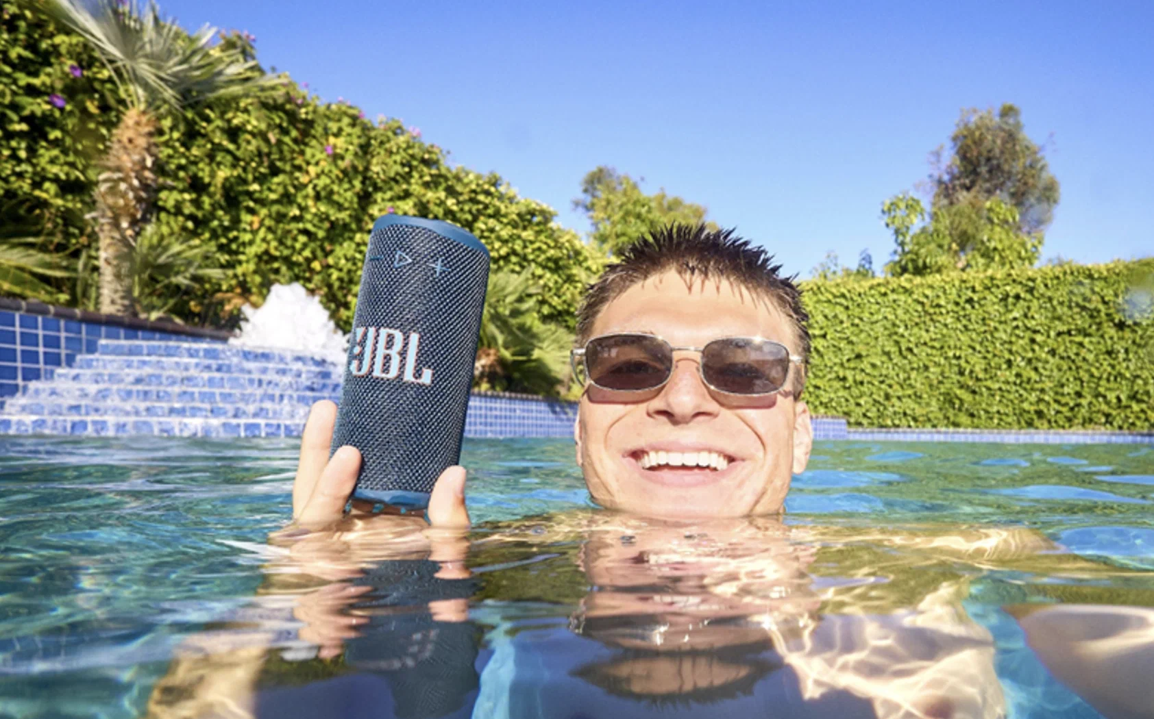 JBL Grip ra mắt tại Việt Nam - Thiết kế gọn, chống va đập, pin 12 giờ
