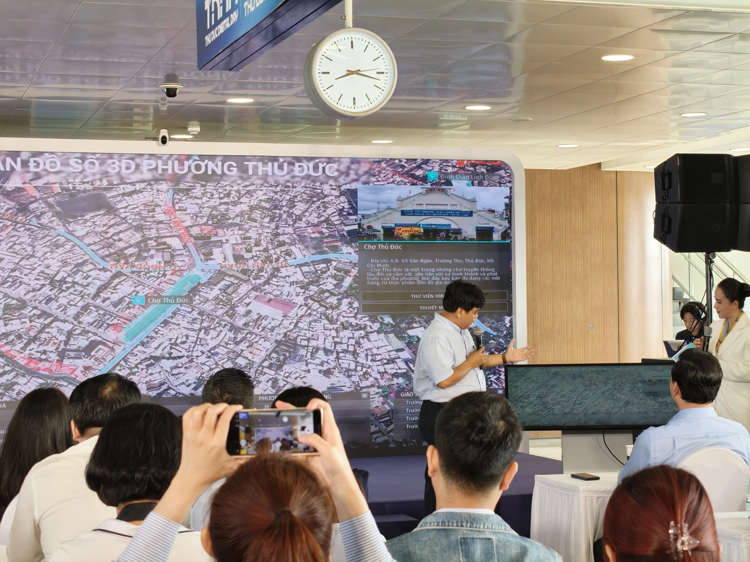 Không khí sôi động tại Thu Duc Digital Day 2025 khi người dân đổ về ga Metro trải nghiệm công nghệ số