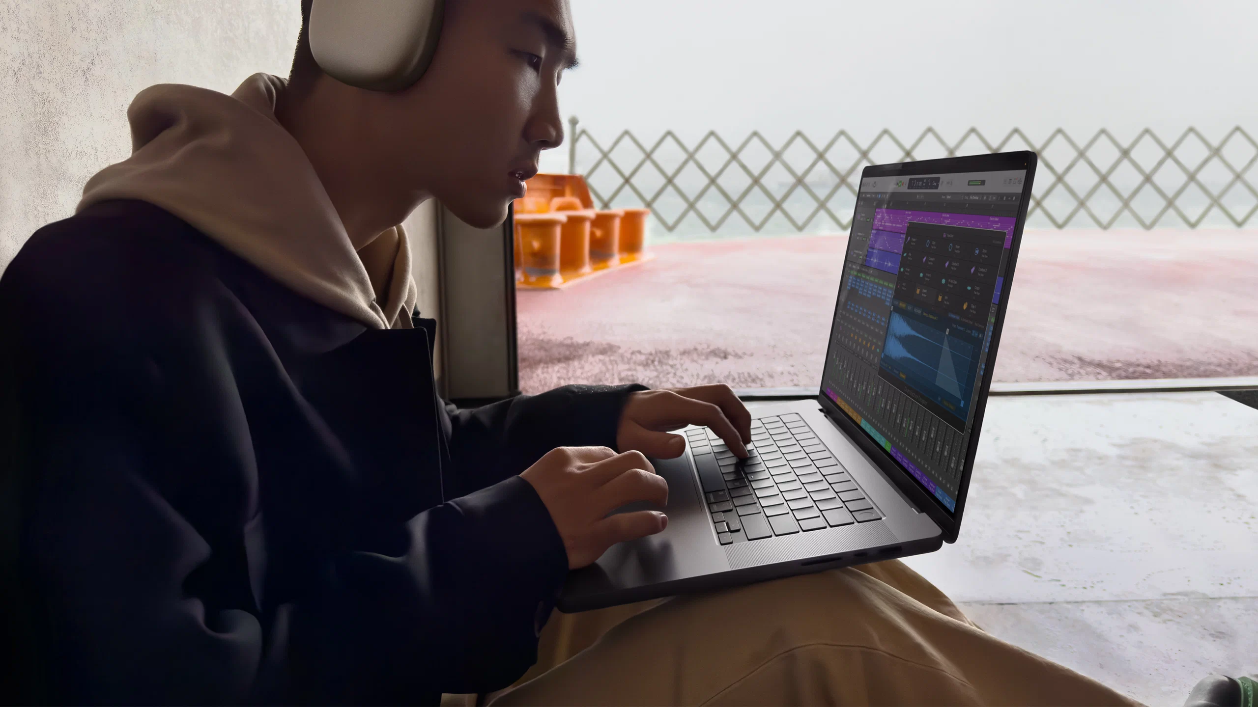 Apple ra mắt Creator Studio: Gói app sáng tạo đối đầu Adobe Creative Cloud, giá từ 199,000 VND/tháng
