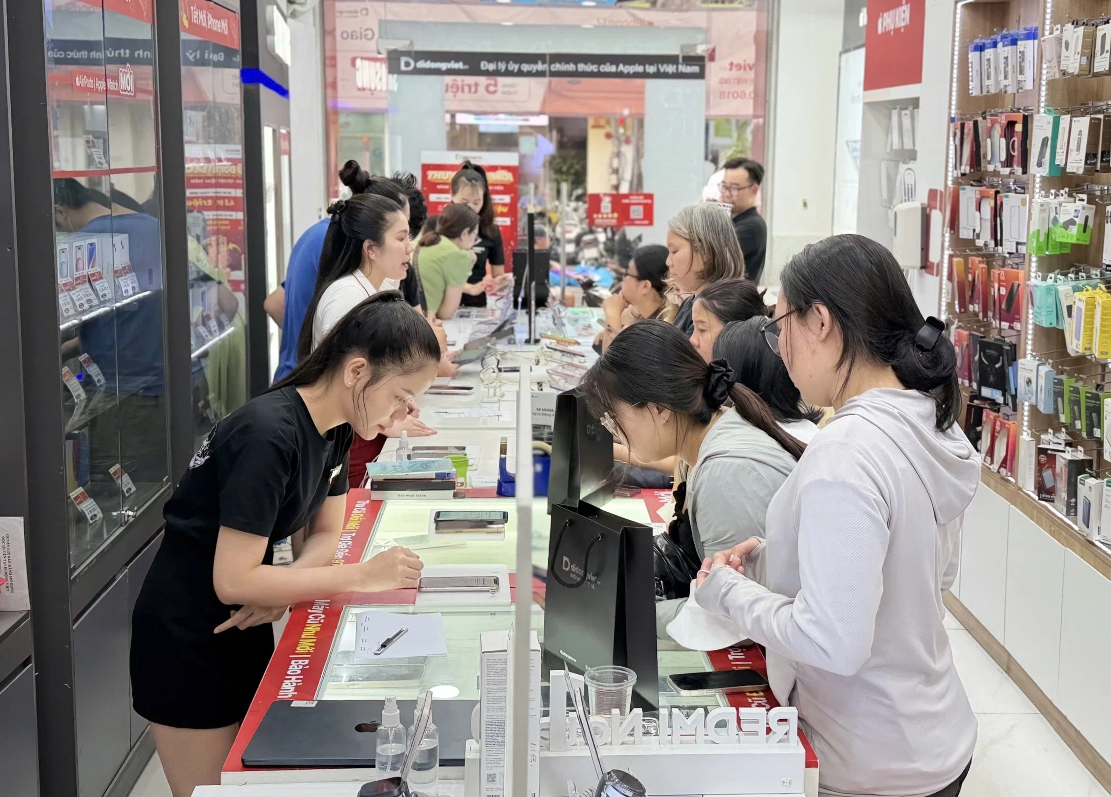 iPhone 17 Pro về giá sốc, Z Fold7 giảm gần 10 triệu đồng cùng loạt deal phụ kiện chỉ từ 45,000 VND