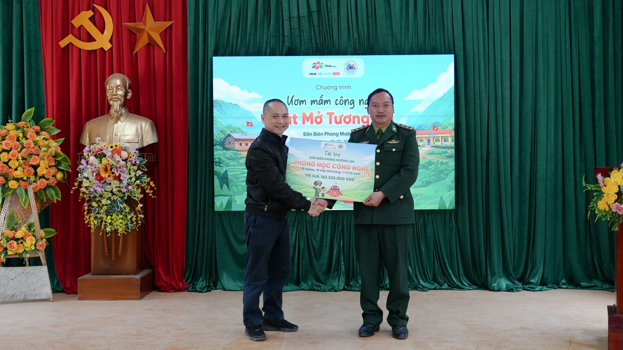 “Bật” Tết vùng biên: FPT Shop mang Phòng học công nghệ đến với học sinh Mường Lạn