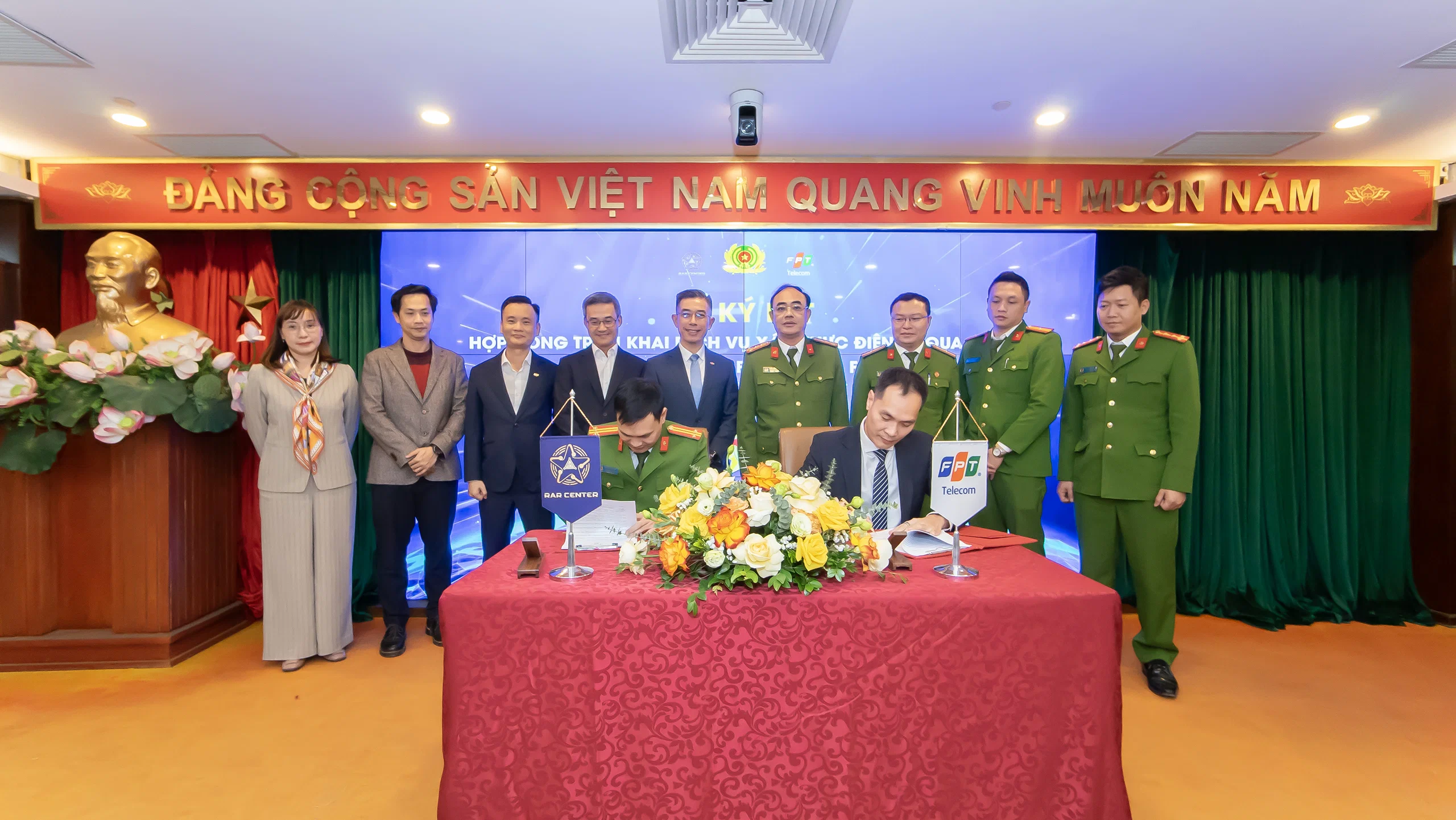 FPT Telecom tích hợp VNeID trên Hi FPT, FPT Life và FangTV: Nâng cao trải nghiệm số thuận tiện và an toàn