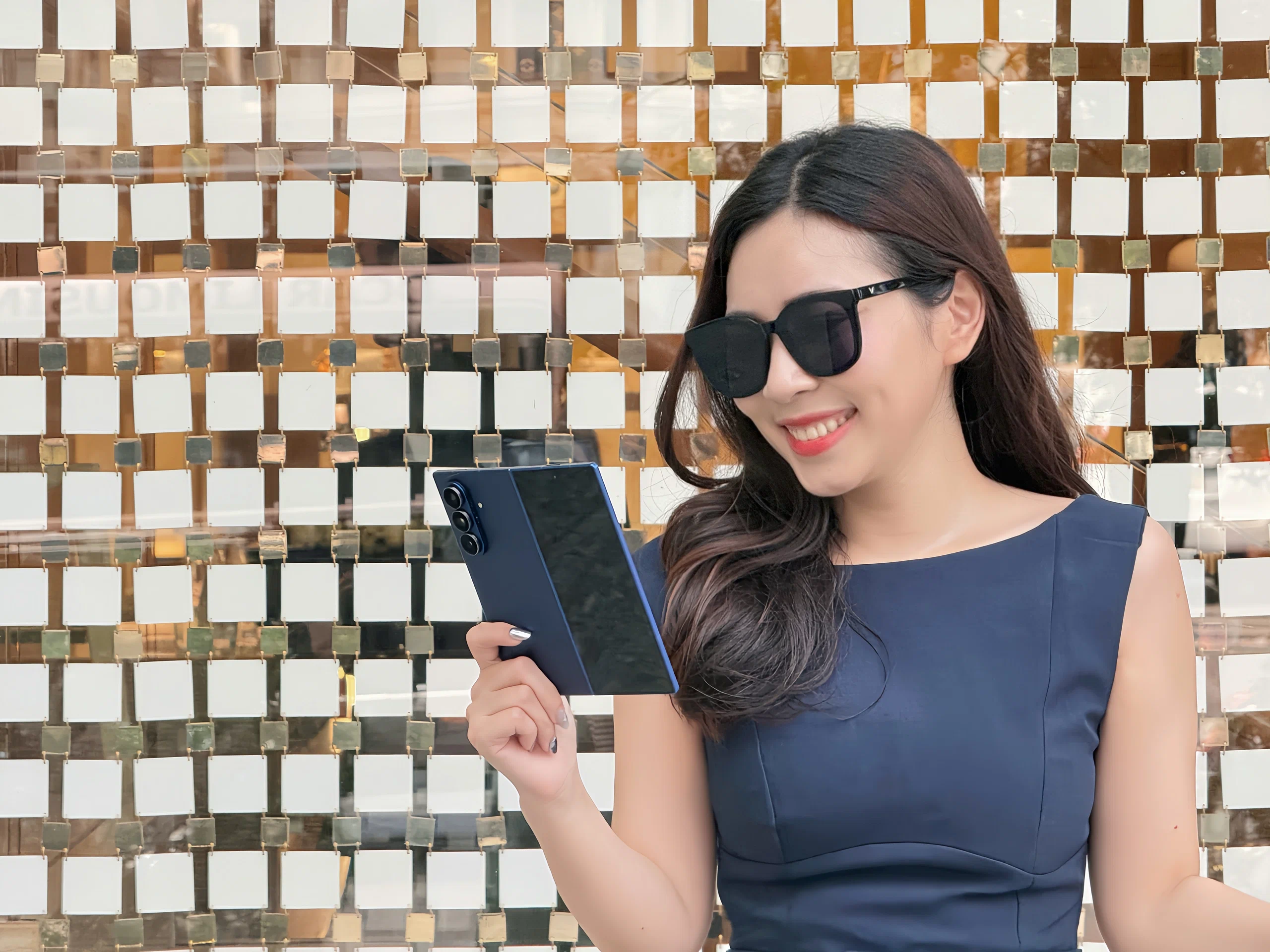 Tết là lúc người trẻ làm mới trải nghiệm sống, bắt đầu từ chiếc điện thoại