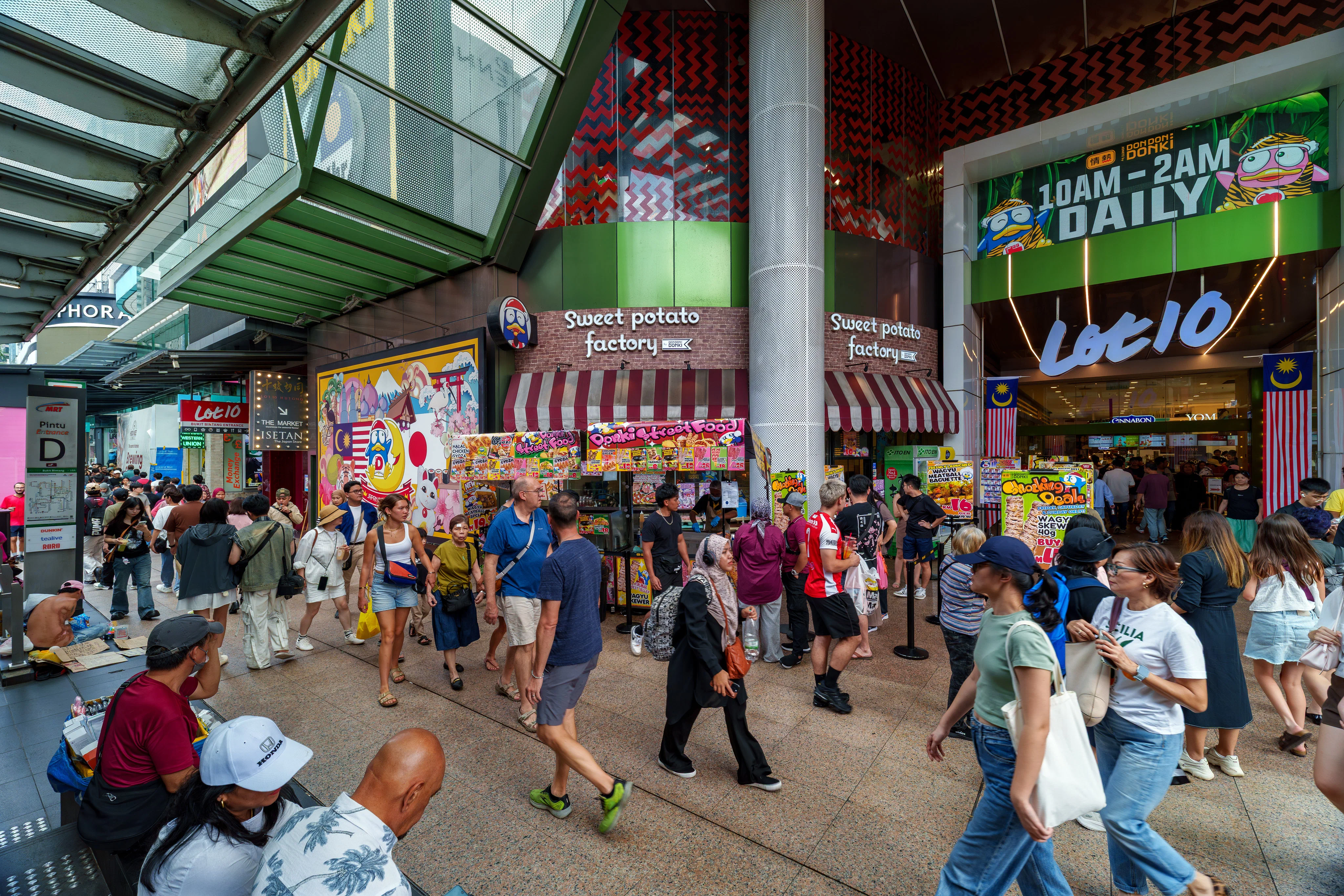 Góc ảnh 7Artisans 14mm f/2.8 với Sony A7C II: Trải nghiệm góc siêu rộng khi du lịch Singapore và Kuala Lumpur