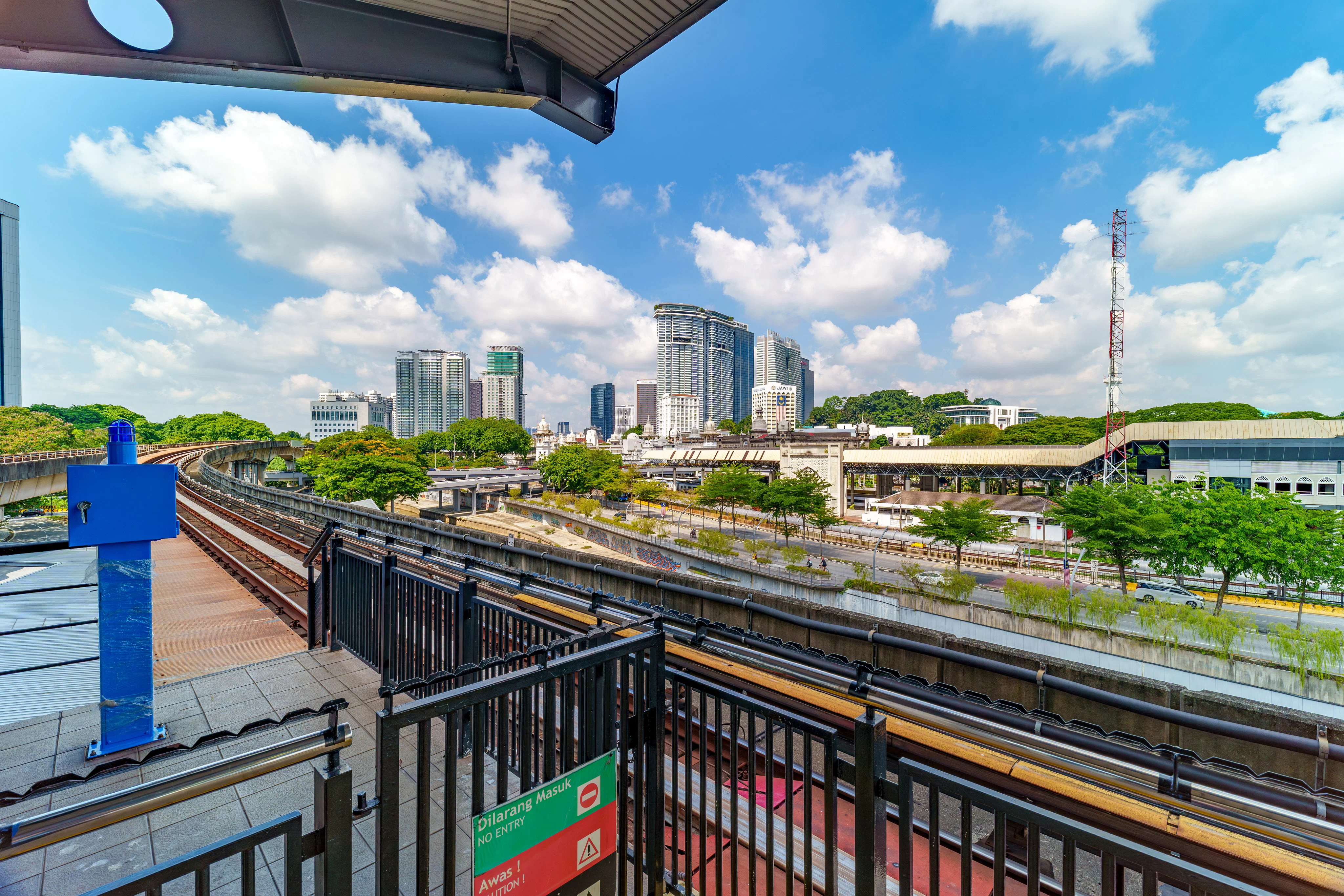 Góc ảnh 7Artisans 14mm f/2.8 với Sony A7C II: Trải nghiệm góc siêu rộng khi du lịch Singapore và Kuala Lumpur