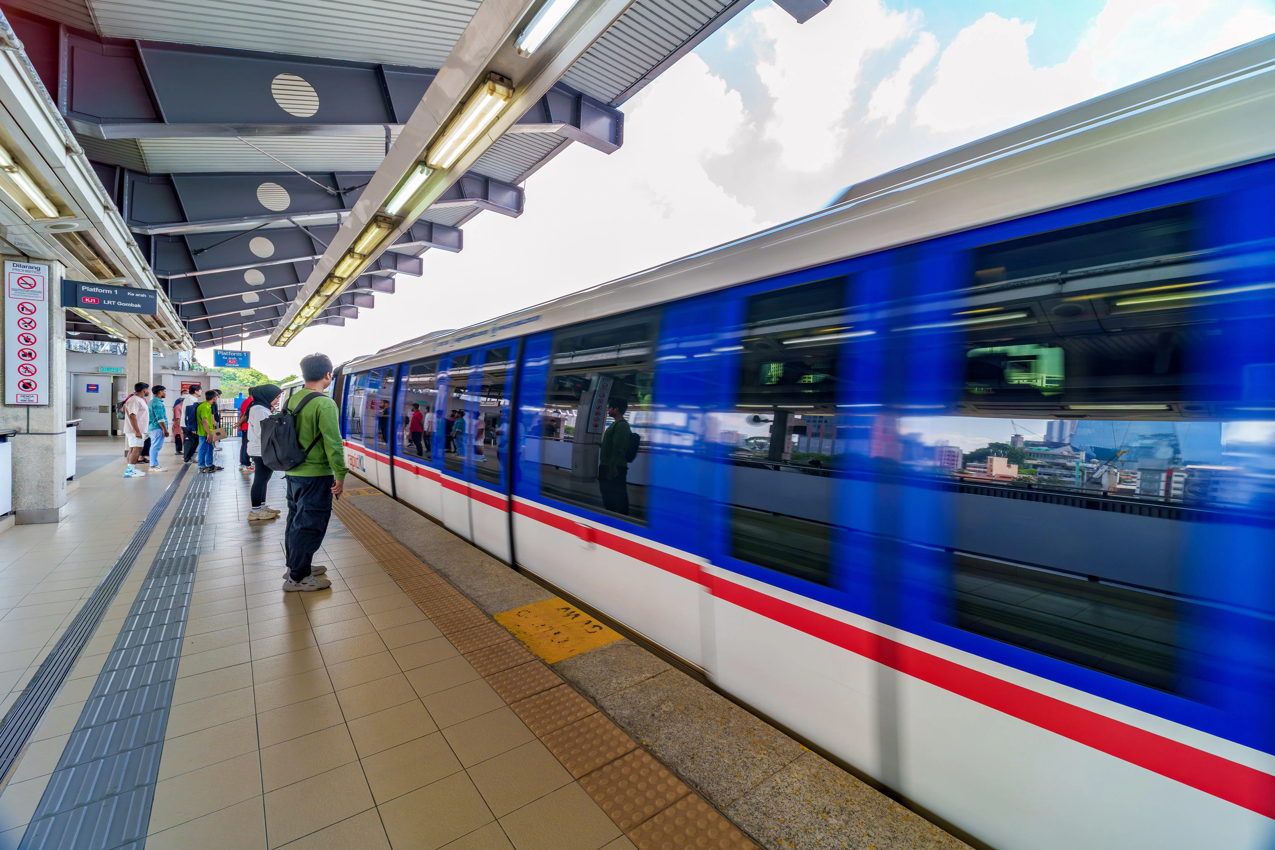 Góc ảnh 7Artisans 14mm f/2.8 với Sony A7C II: Trải nghiệm góc siêu rộng khi du lịch Singapore và Kuala Lumpur