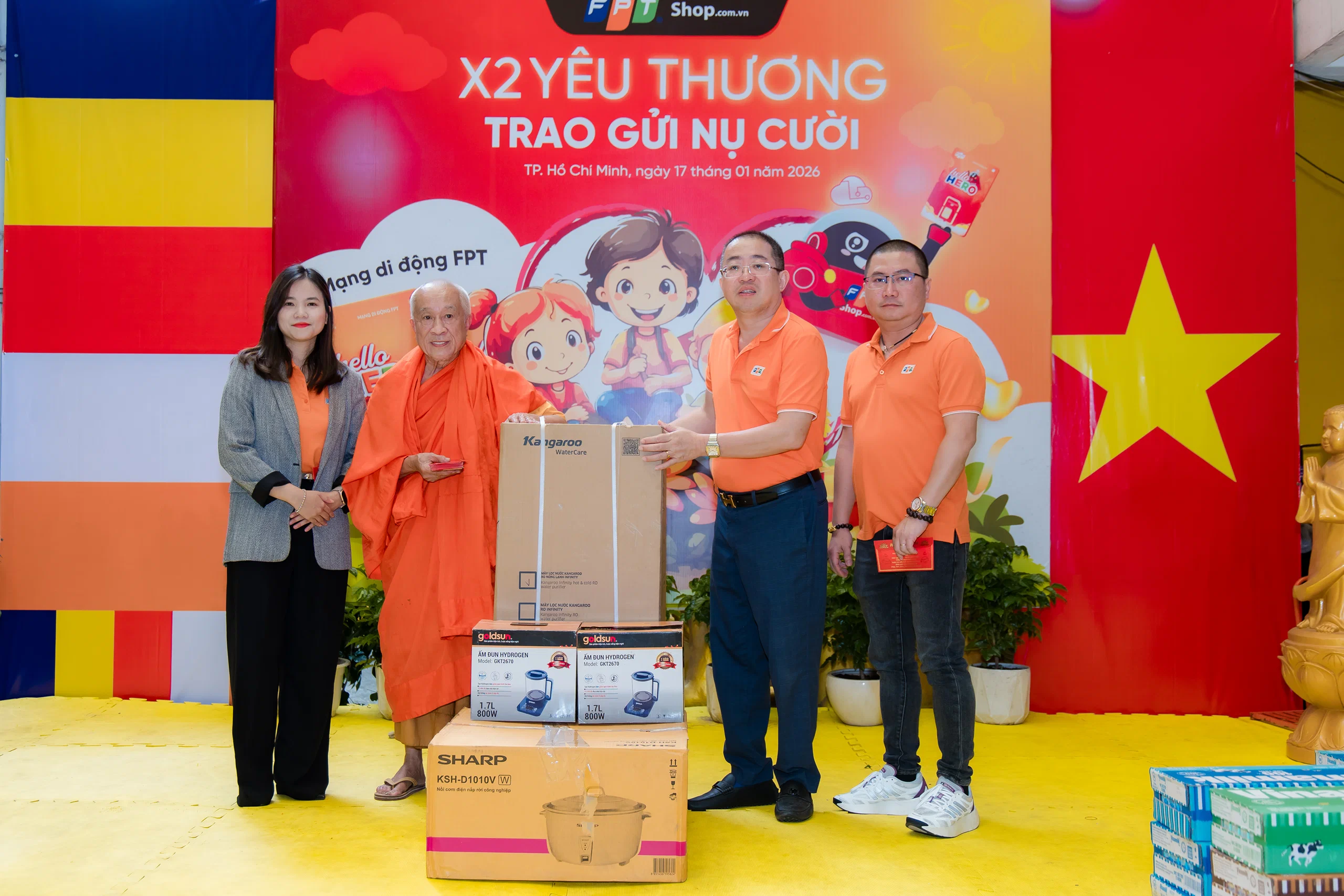Mạng di động FPT kỷ niệm 2 năm hoạt động, trao xe VinFast VF3 cho khách hàng may mắn
