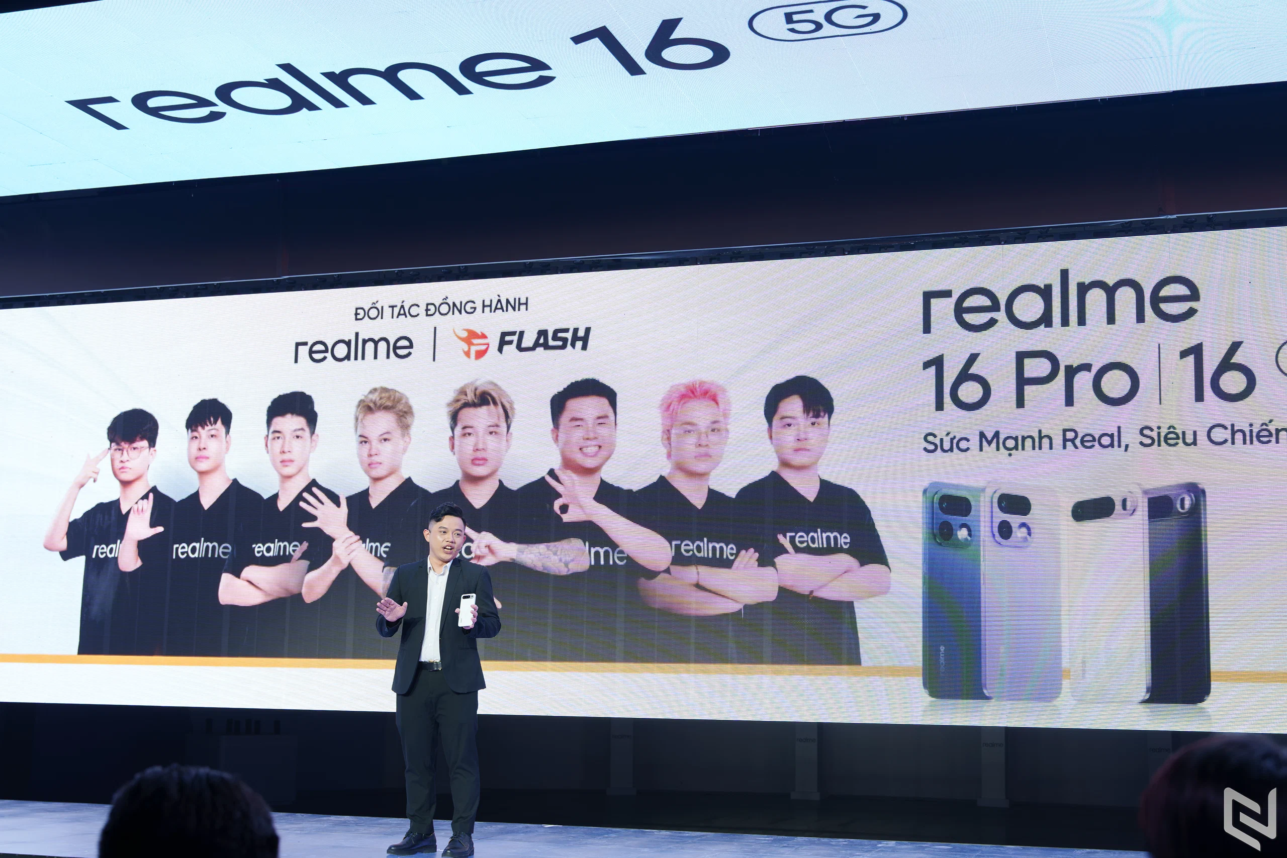 realme 16 Pro và realme 16 5G ra mắt tại Việt Nam với camera 200MP và Gương Selfie độc đáo