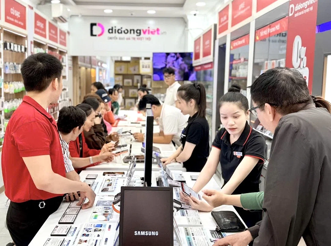 Sắm Tết tại Di Động Việt: iPhone 17 Pro Max, MacBook M4 và Galaxy S25 Ultra ưu đãi đến 1 triệu đồng