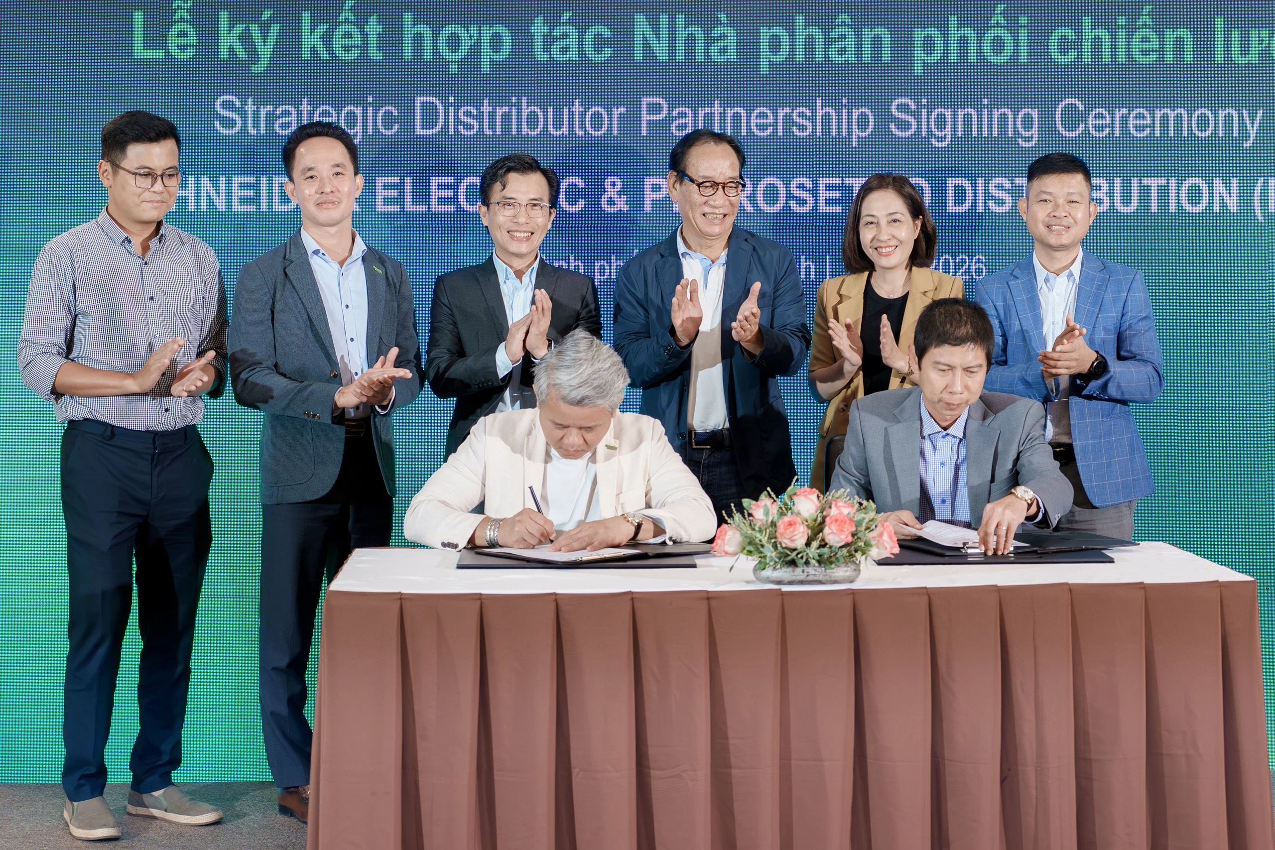 Schneider Electric bắt tay PSD, mở rộng hệ sinh thái hạ tầng số cho doanh nghiệp Việt