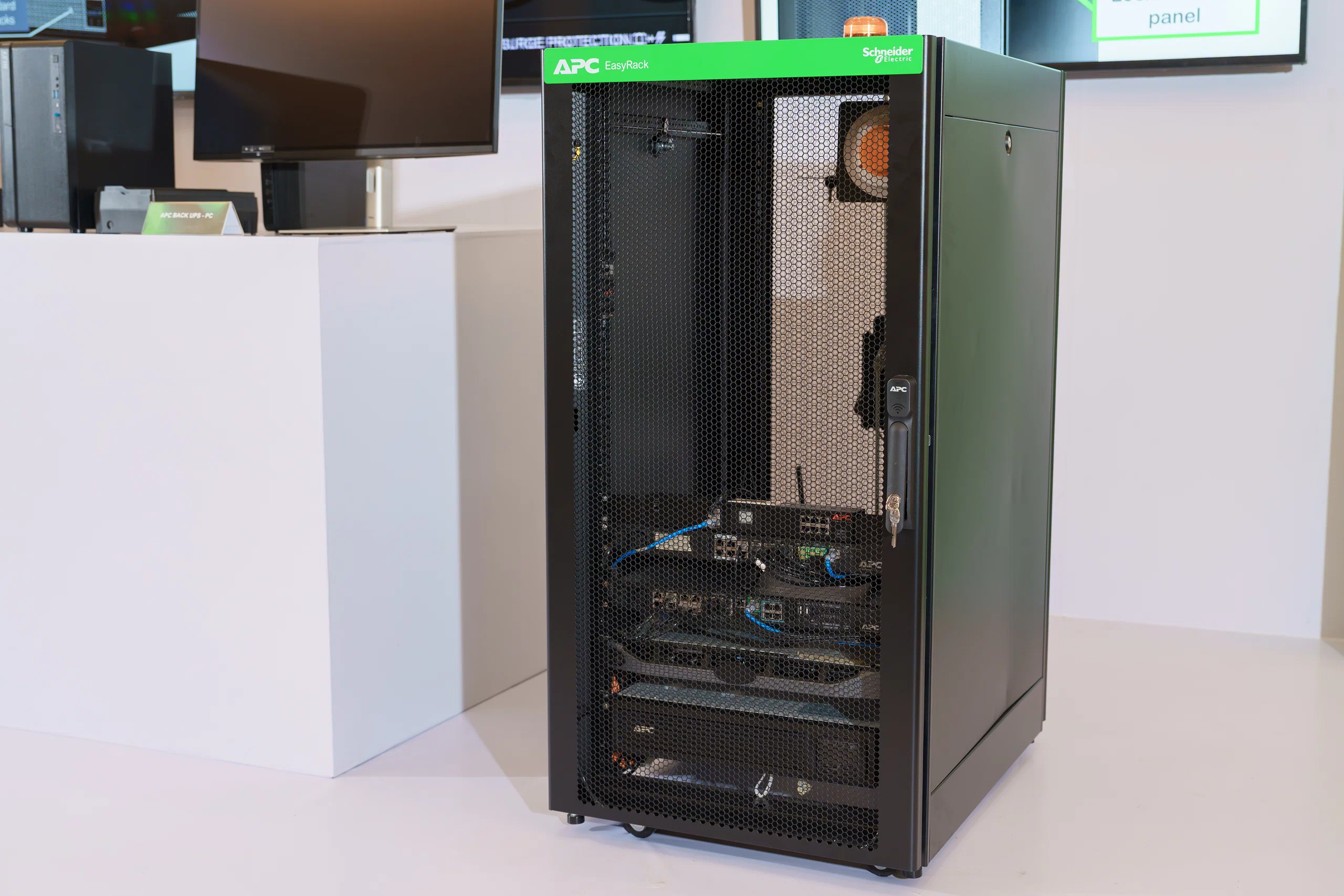 Schneider Electric bắt tay PSD, mở rộng hệ sinh thái hạ tầng số cho doanh nghiệp Việt