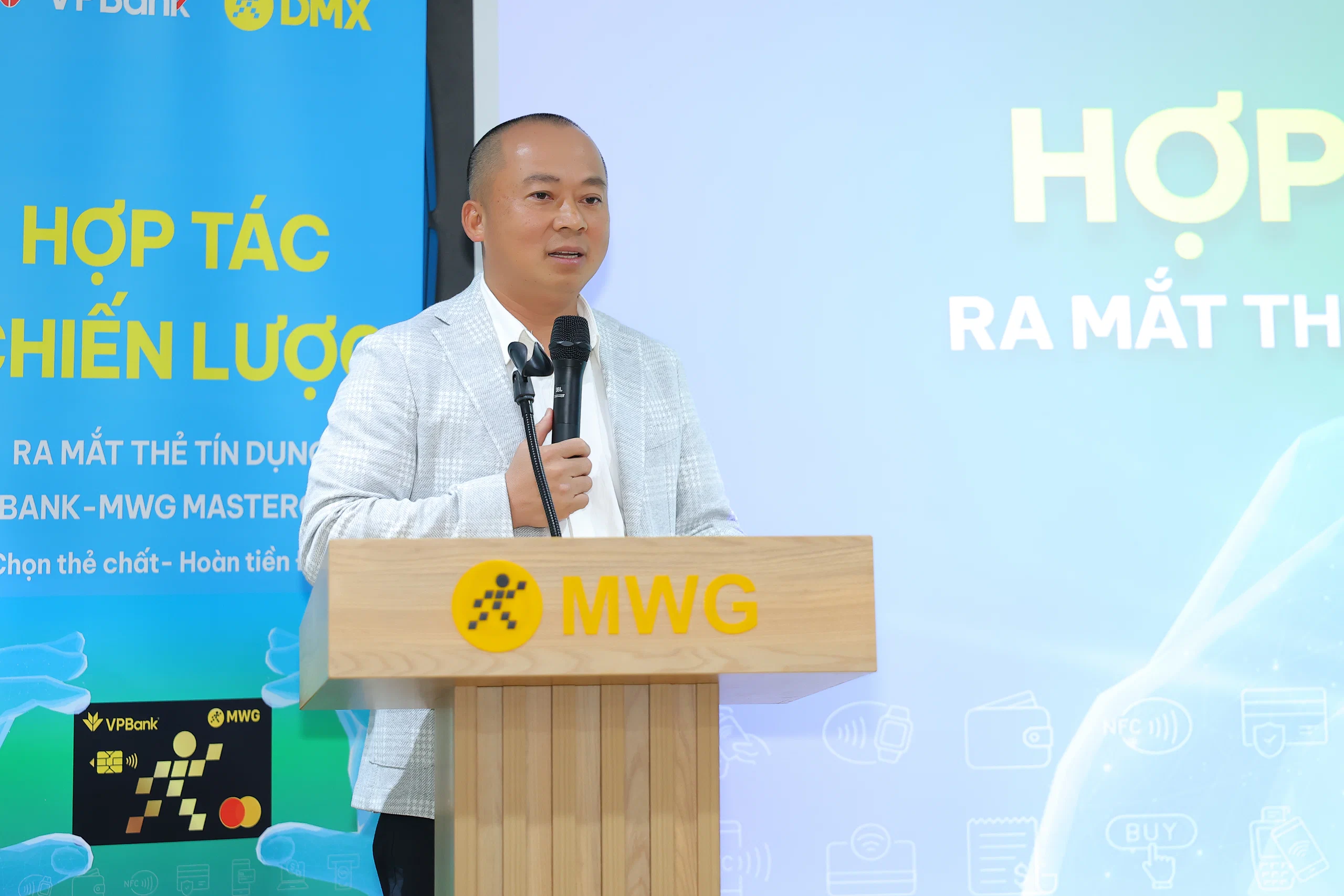 VPBank và DMX ra mắt thẻ tín dụng VPBank MWG Mastercard chuyên biệt cho mua sắm điện tử