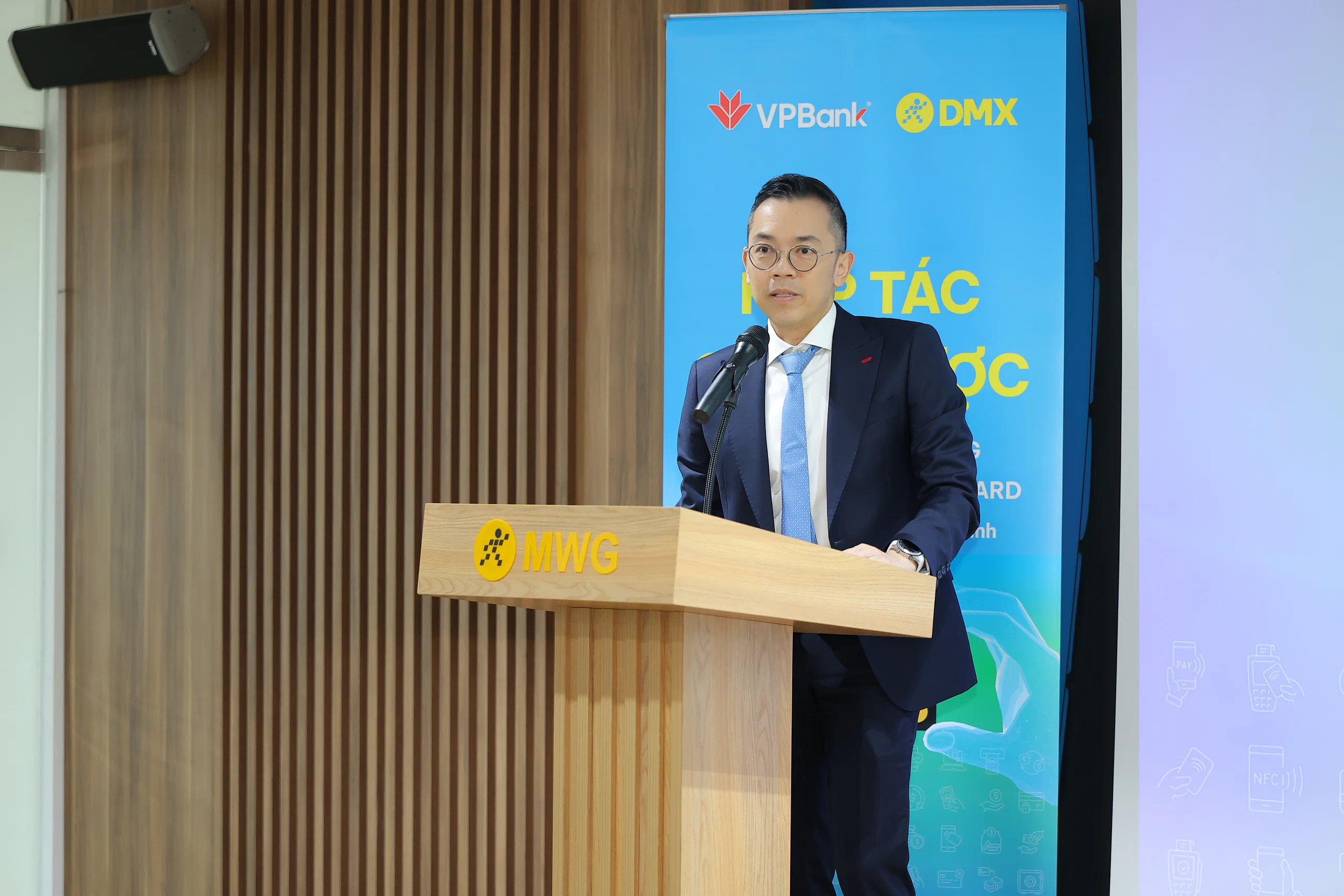 VPBank và DMX ra mắt thẻ tín dụng VPBank MWG Mastercard chuyên biệt cho mua sắm điện tử