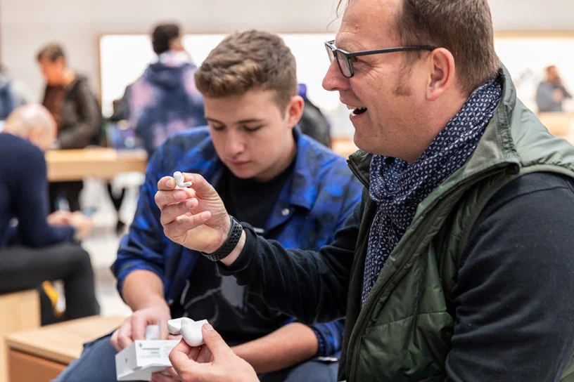 AirPods: Khi tai nghe không dây trở thành “phòng thu” di động cá nhân