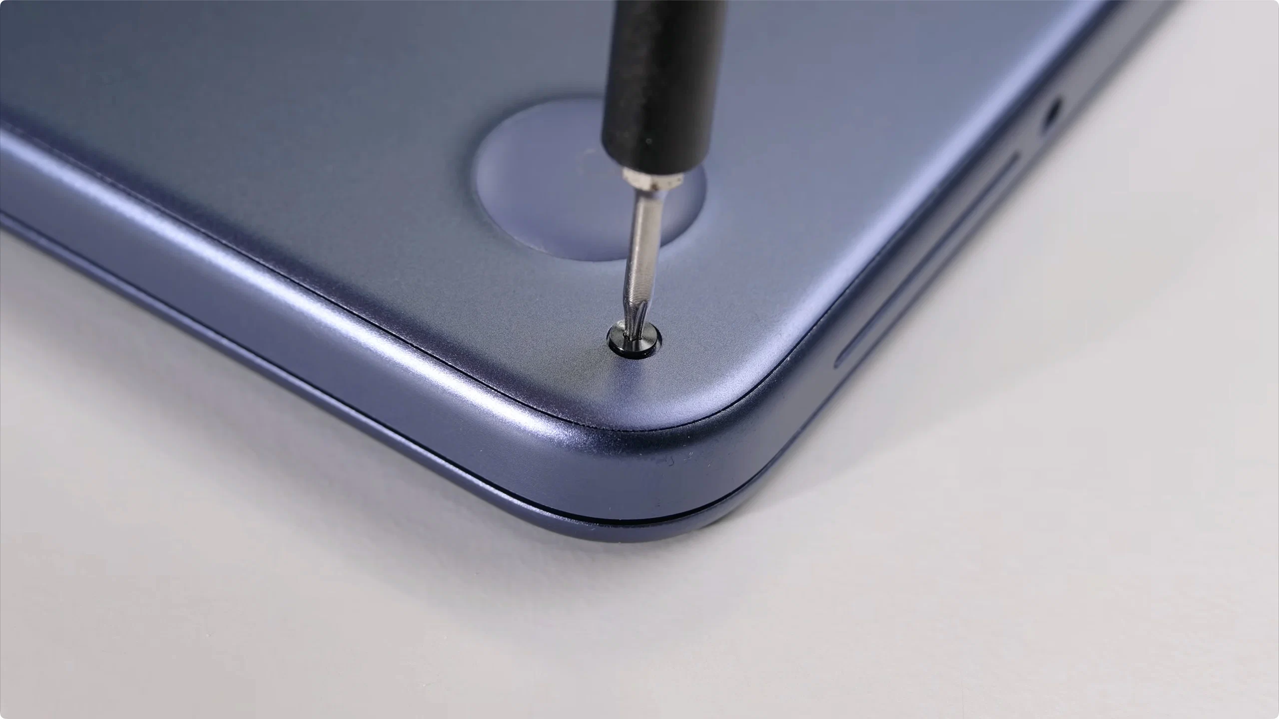 iFixit teardown: MacBook Neo là MacBook dễ sửa nhất trong hơn 10 năm