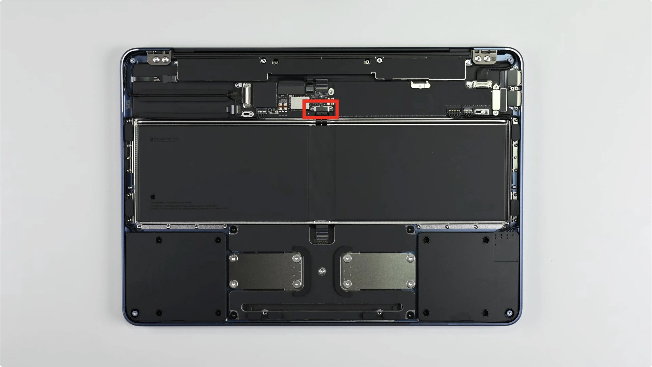 iFixit teardown: MacBook Neo là MacBook dễ sửa nhất trong hơn 10 năm