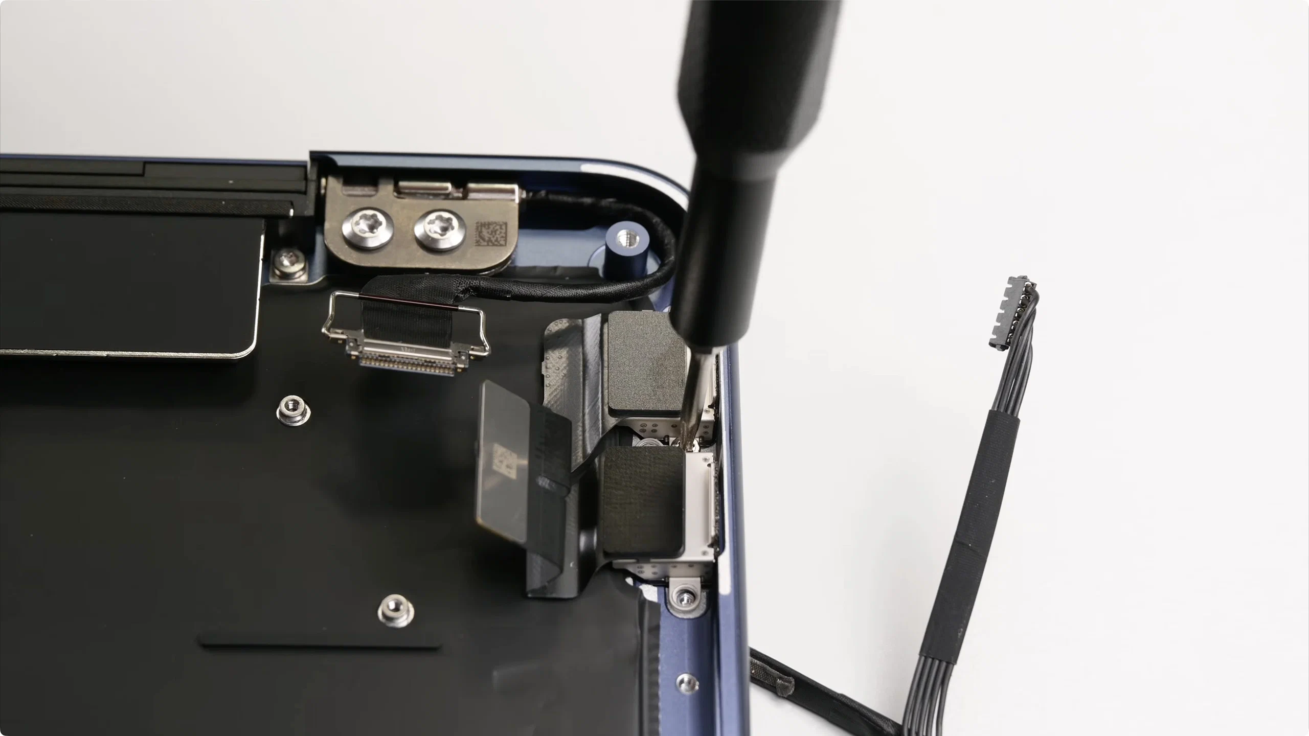 iFixit teardown: MacBook Neo là MacBook dễ sửa nhất trong hơn 10 năm