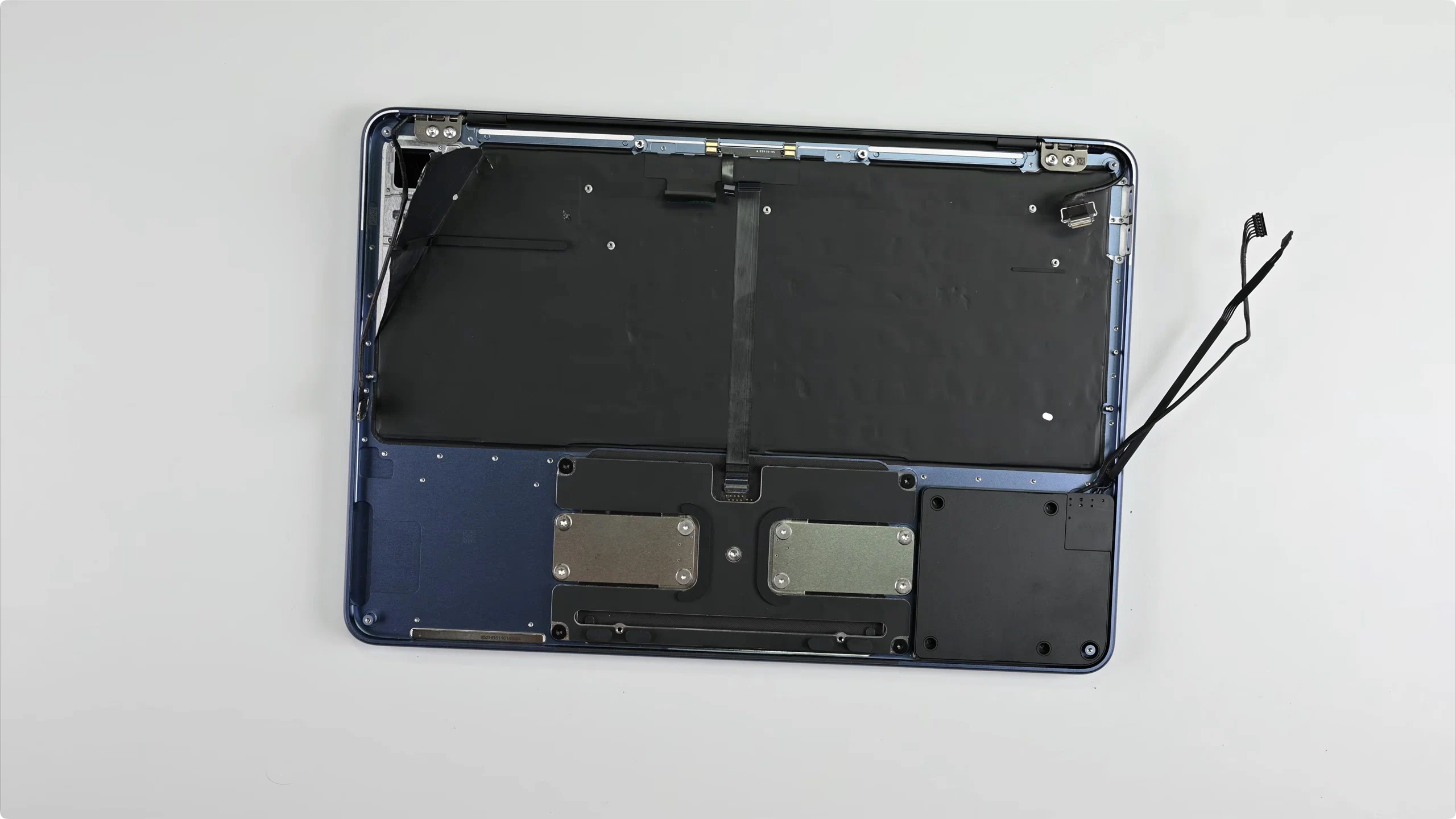 iFixit teardown: MacBook Neo là MacBook dễ sửa nhất trong hơn 10 năm