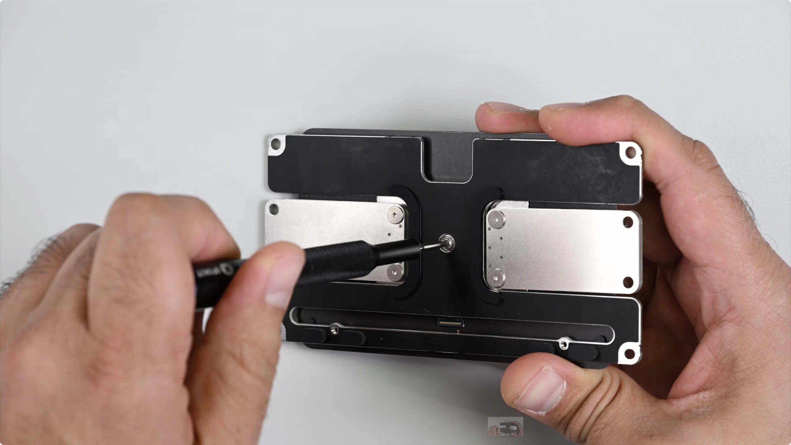 iFixit teardown: MacBook Neo là MacBook dễ sửa nhất trong hơn 10 năm