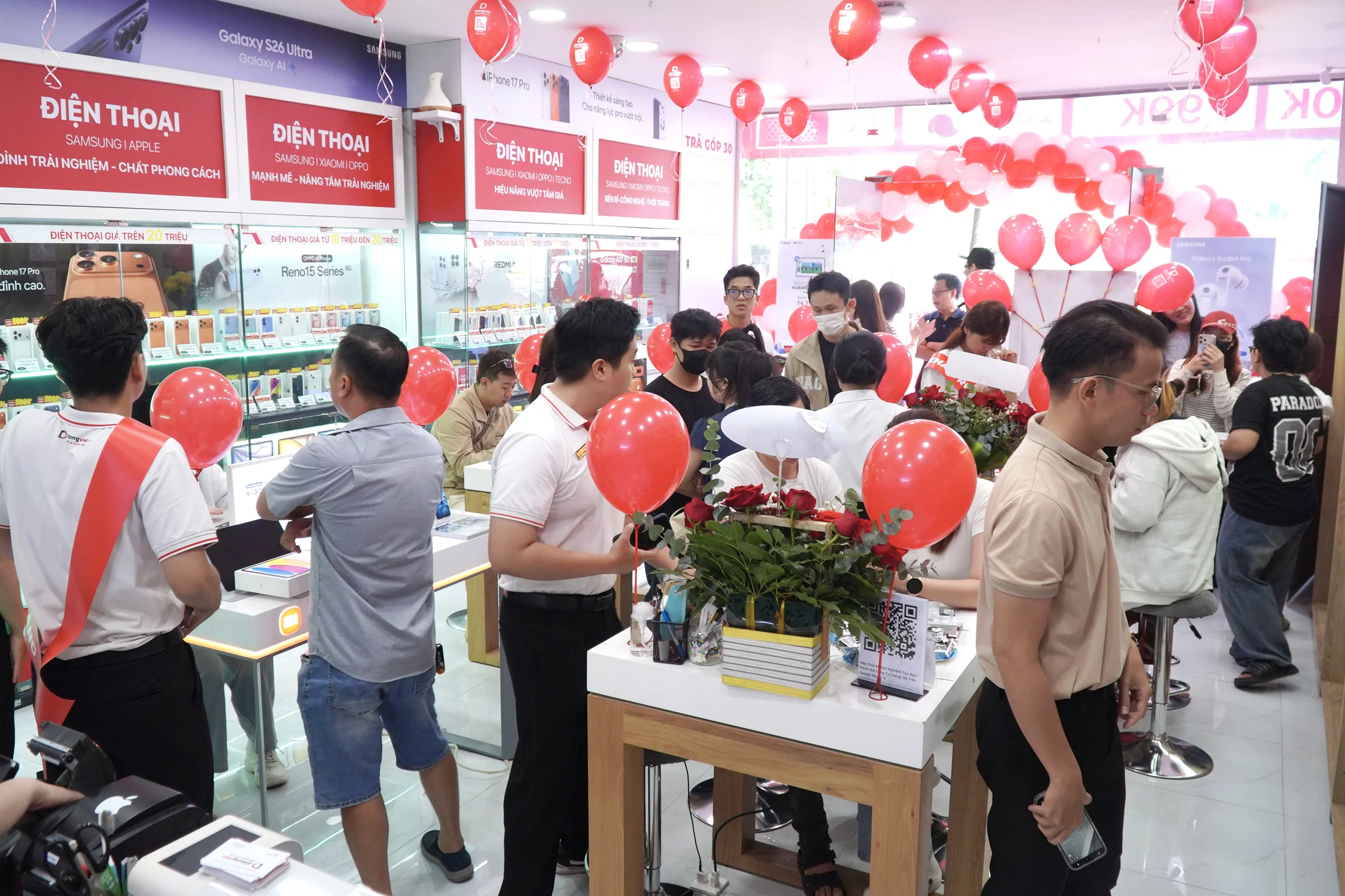 Di Động Việt khai trương cửa hàng Phan Đăng Lưu, iPhone 17 Pro chỉ từ 33,290,000 VND
