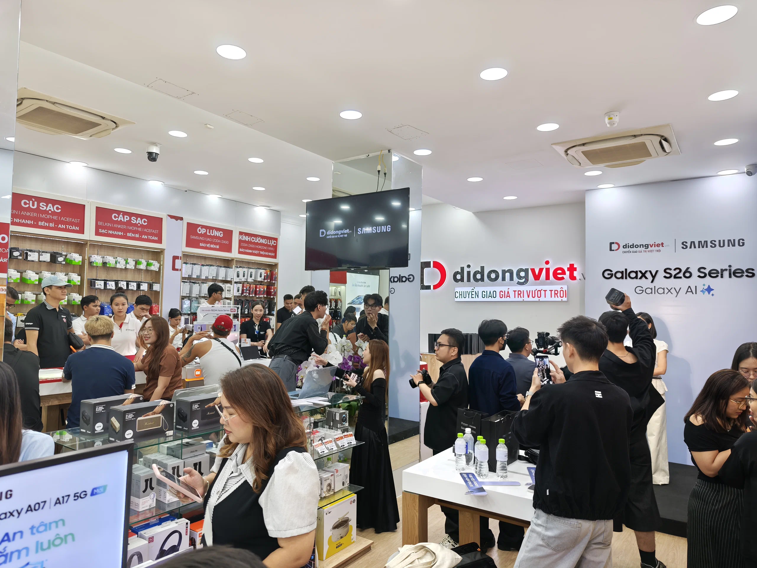 Galaxy S26 series chính thức mở bán tại Di Động Việt, ưu đãi tới 16 triệu đồng