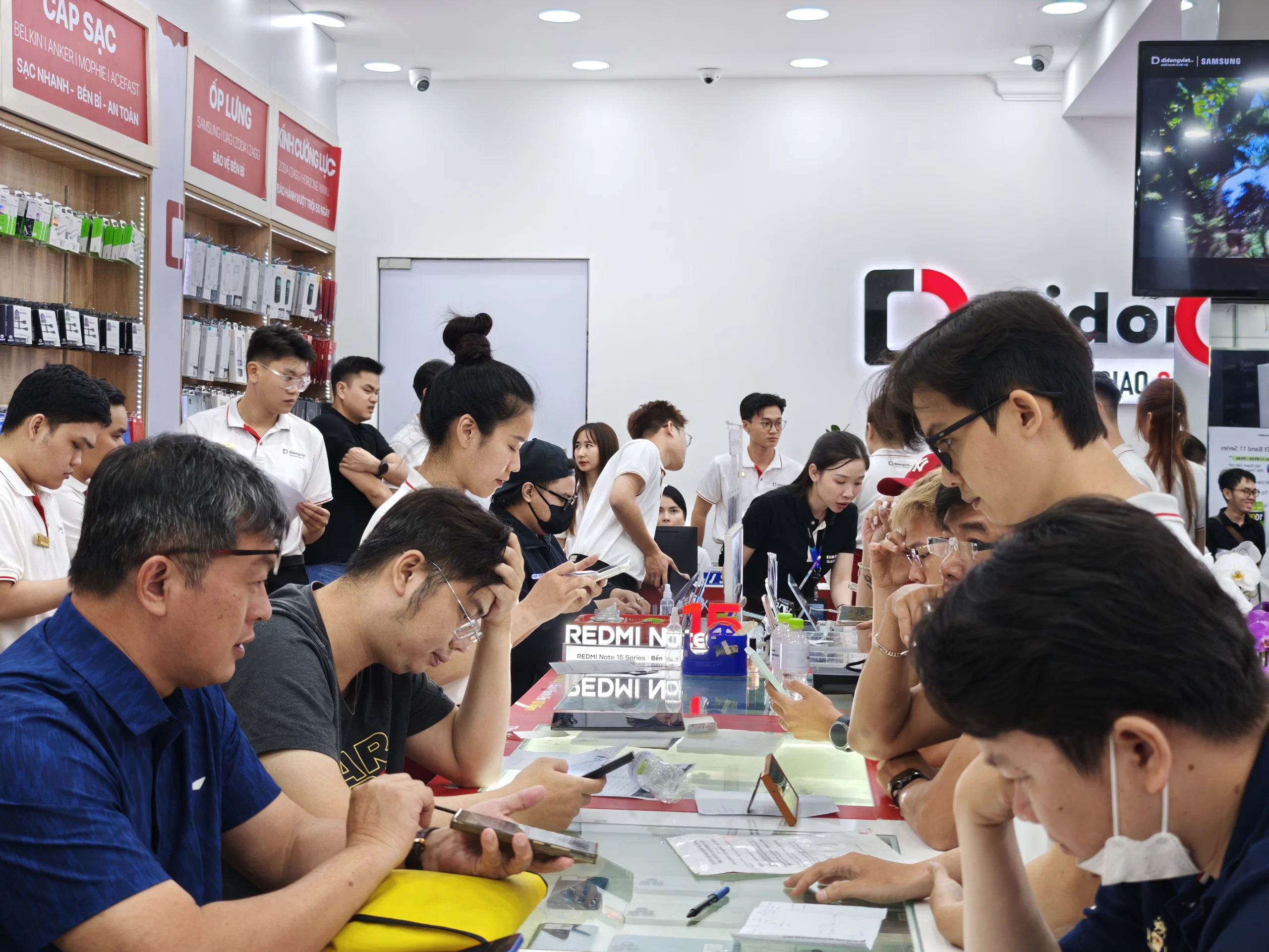 Galaxy S26 series chính thức mở bán tại Di Động Việt, ưu đãi tới 16 triệu đồng
