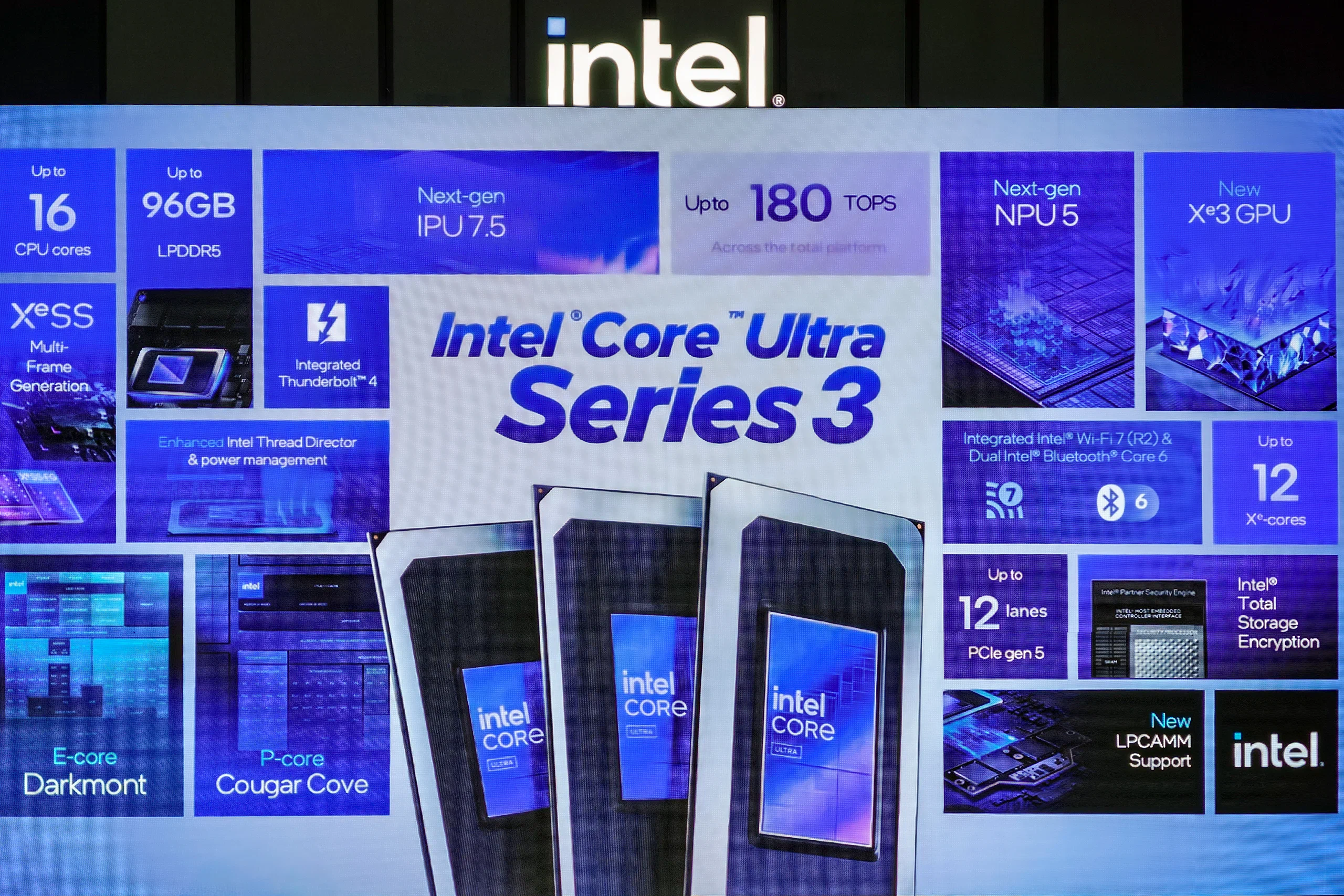 Laptop trang bị Intel Core Ultra Series 3 ra mắt tại Việt Nam: AI PC pin 27 tiếng, hiệu năng vượt trội