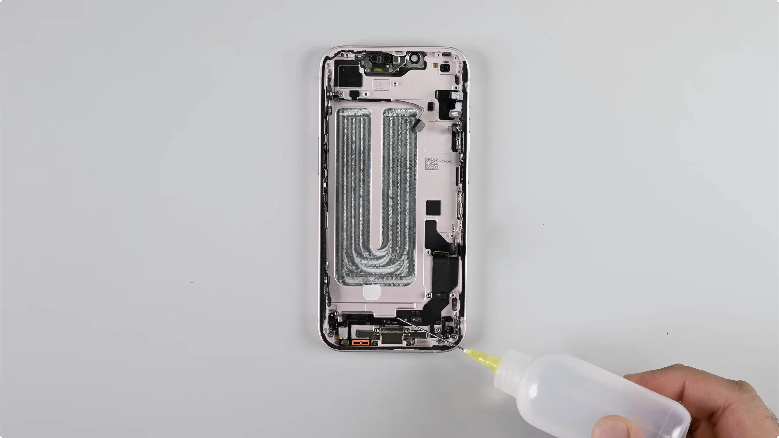 iFixit teardown: iPhone 17e cho phép độ MagSafe lên iPhone 16e