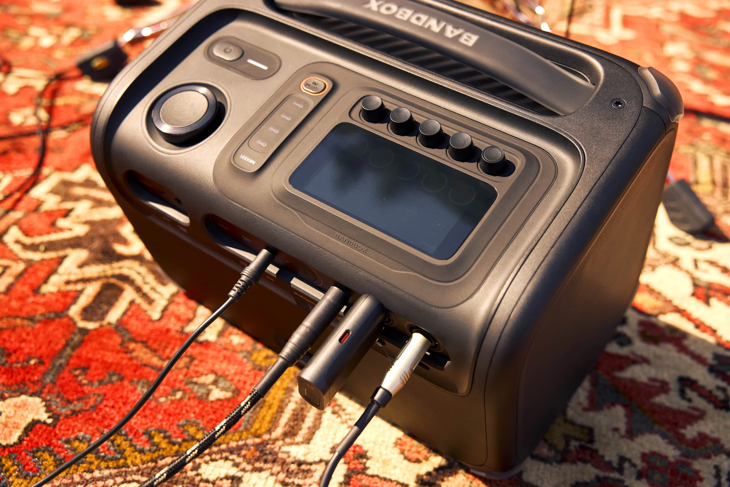 JBL mở bán BandBox tại Việt Nam, amp kiêm loa di động tích hợp Stem AI