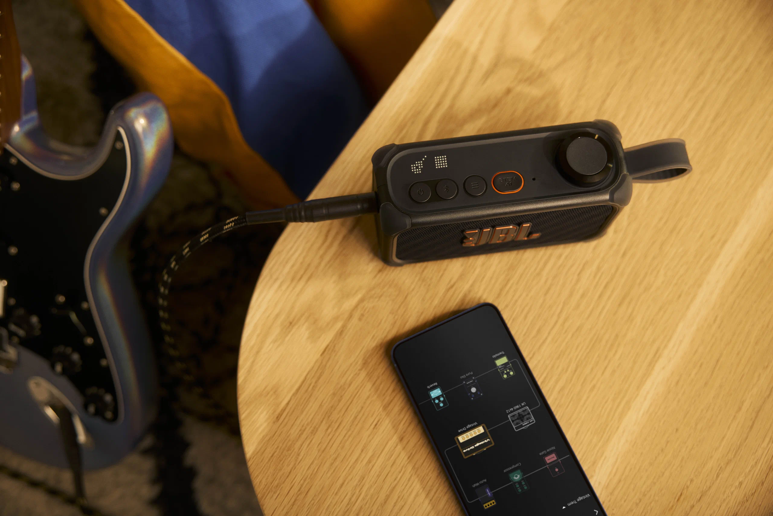 JBL mở bán BandBox tại Việt Nam, amp kiêm loa di động tích hợp Stem AI