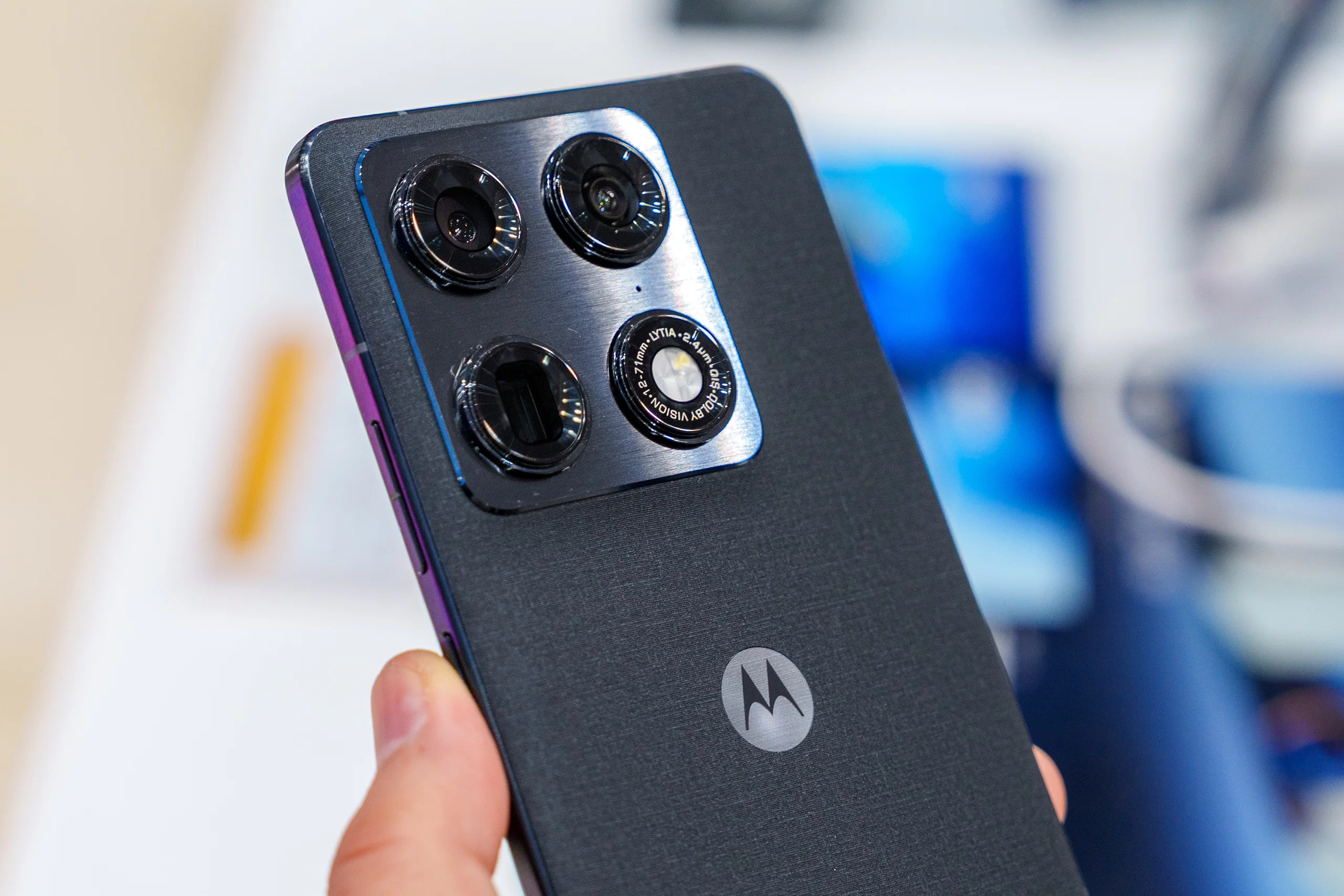 Motorola ra mắt motorola signature và edge 70: Smartphone siêu mỏng bước vào kỷ nguyên AI mới
