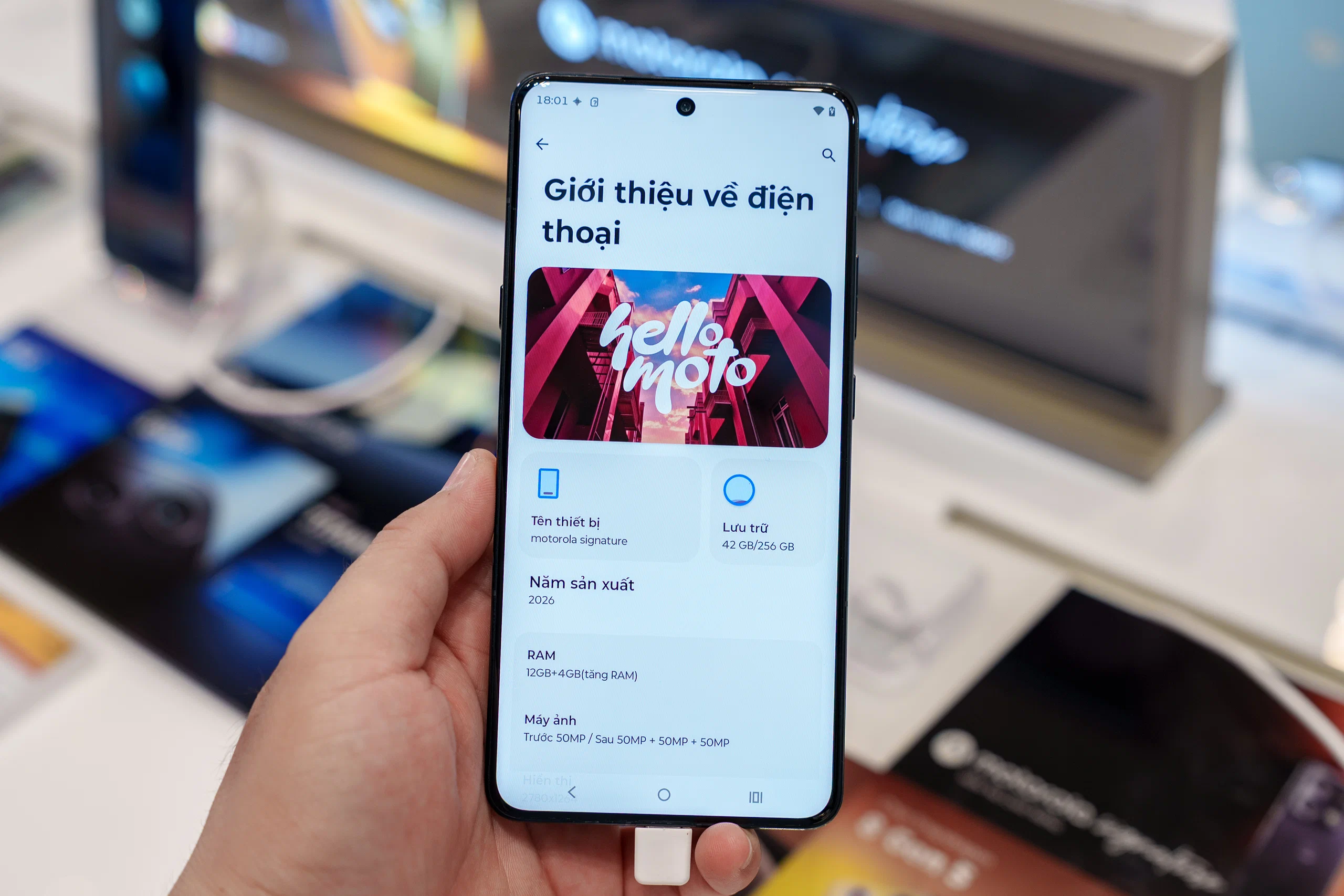 Motorola ra mắt motorola signature và edge 70: Smartphone siêu mỏng bước vào kỷ nguyên AI mới