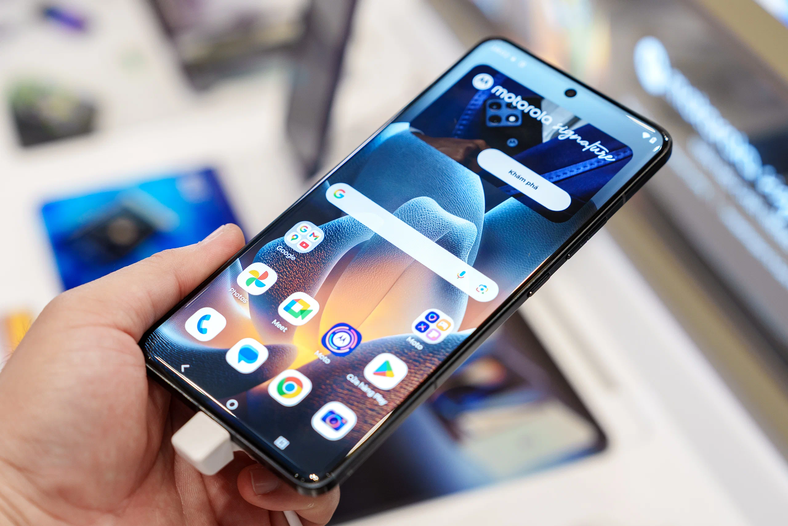 Motorola ra mắt motorola signature và edge 70: Smartphone siêu mỏng bước vào kỷ nguyên AI mới