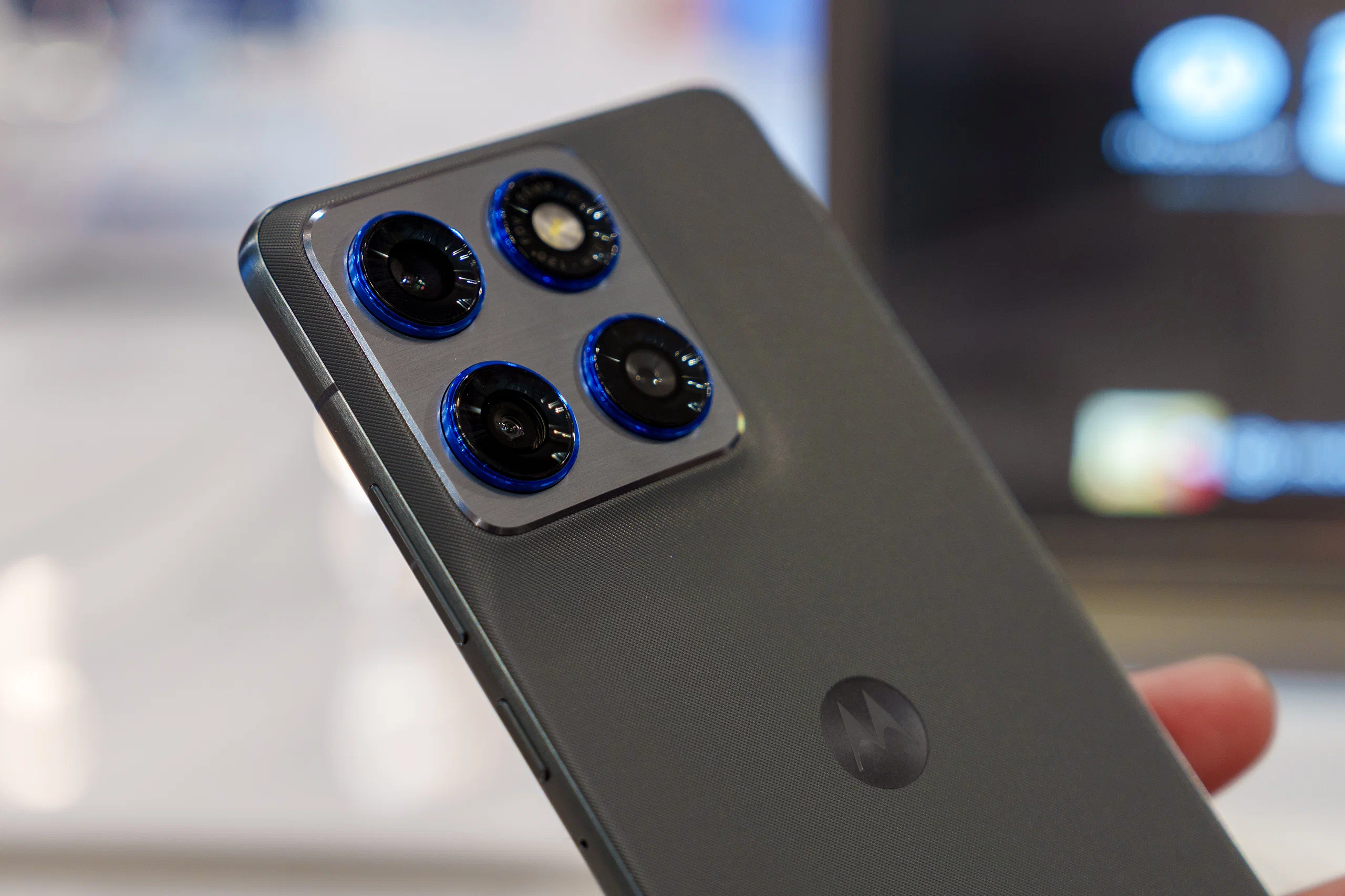 Motorola ra mắt motorola signature và edge 70: Smartphone siêu mỏng bước vào kỷ nguyên AI mới