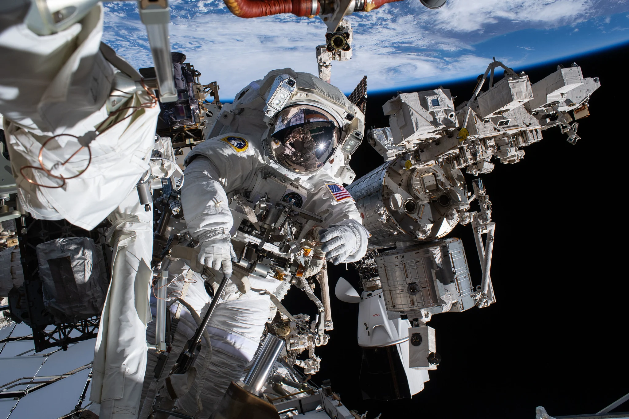 Cận cảnh chuyến spacewalk mới nhất của NASA qua loạt ảnh ngoài Trạm vũ trụ Quốc tế