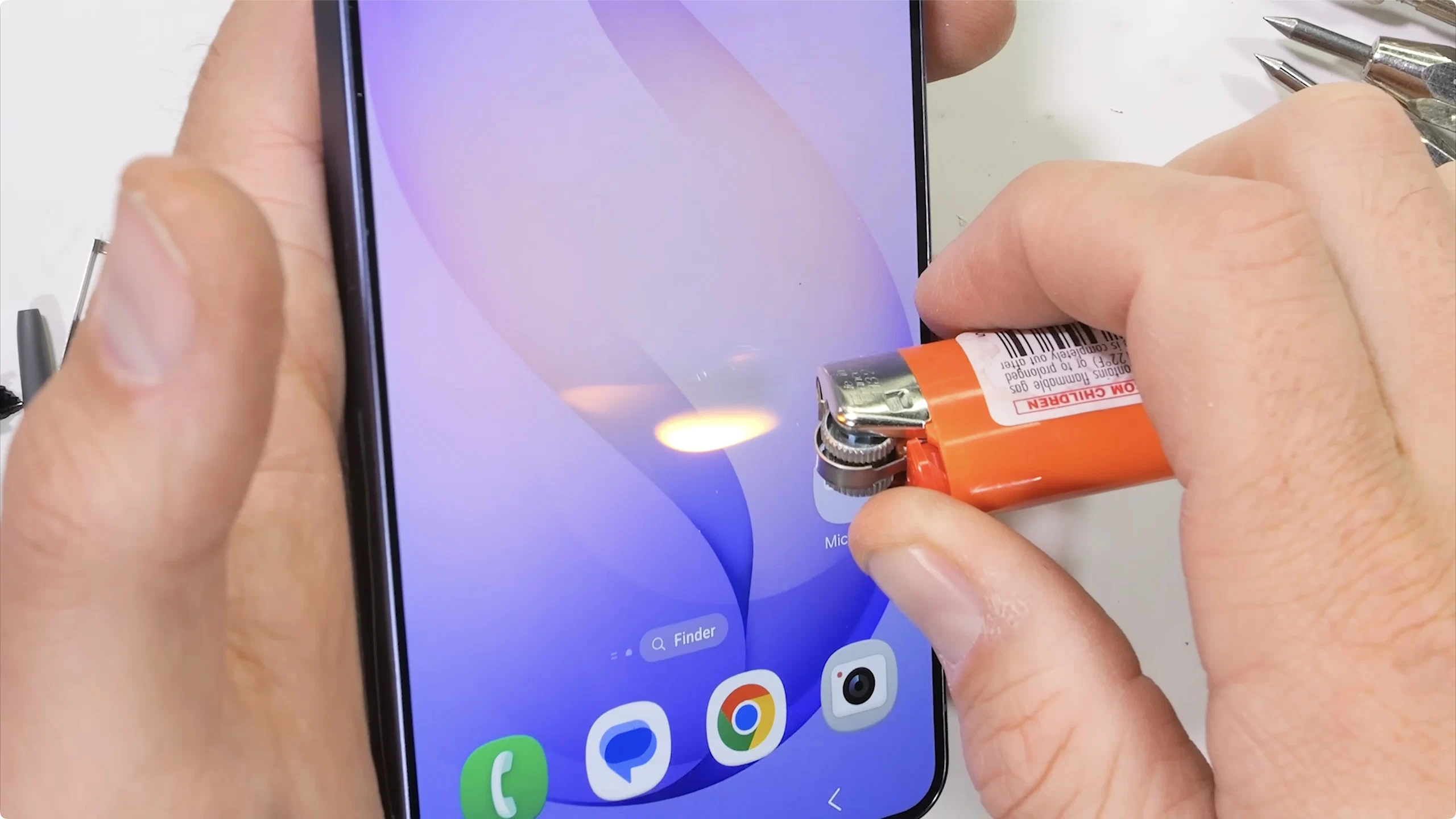Galaxy S26 Ultra vượt qua bài test độ bền của JerryRigEverything