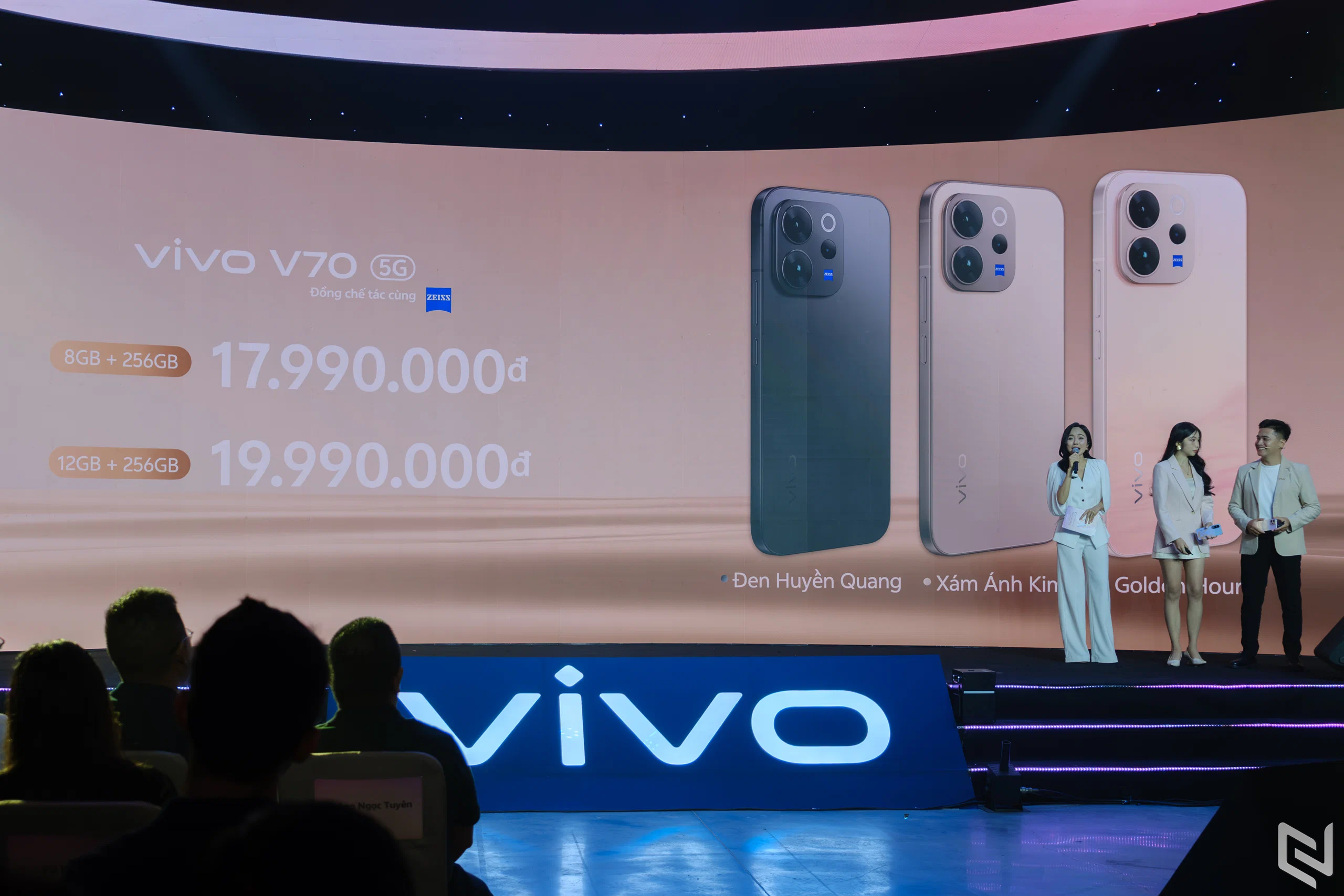 vivo V70 và vivo V70 FE ra mắt tại Việt Nam, nâng tầm nhiếp ảnh di động với camera ZEISS